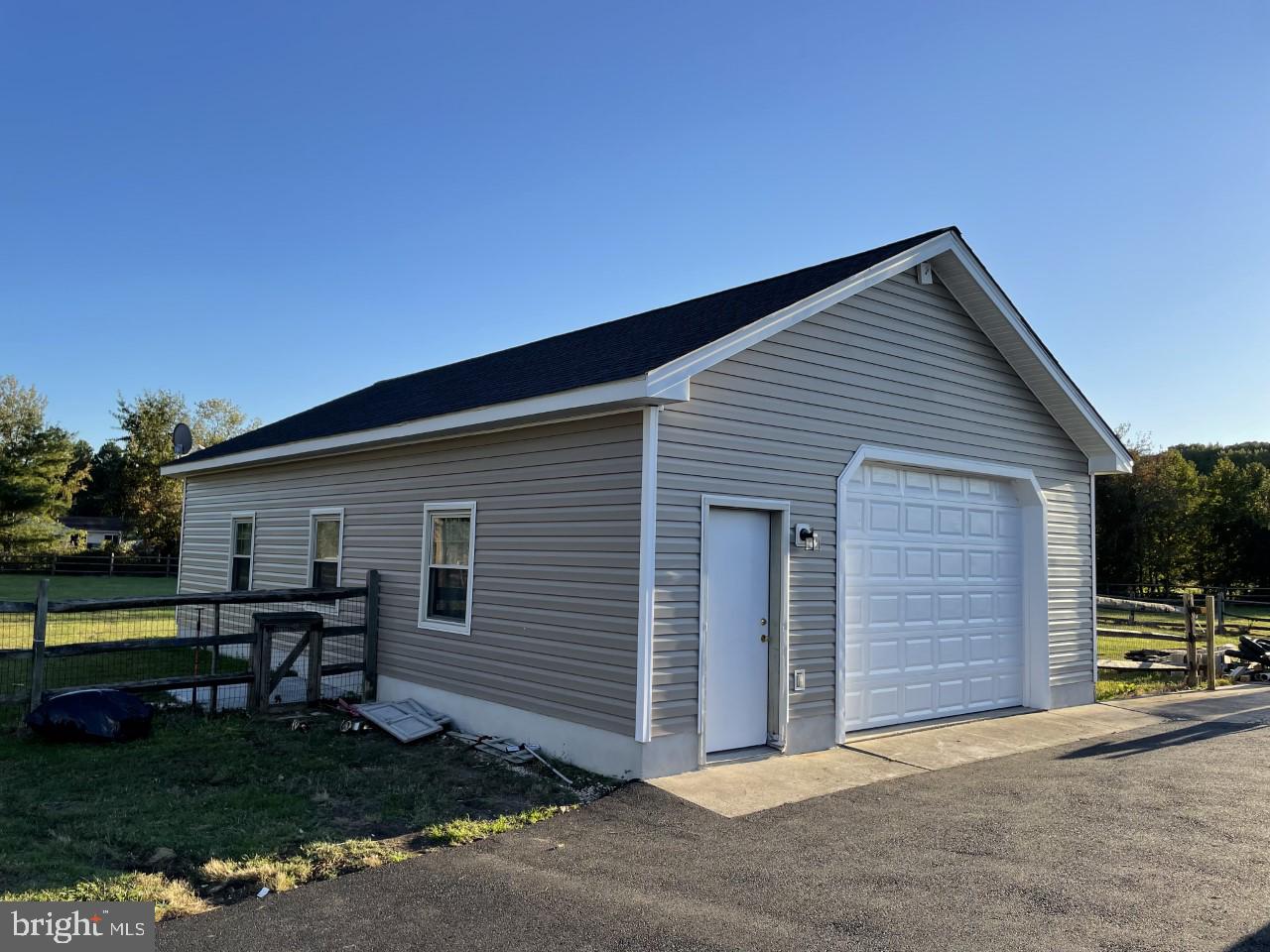 LOVE POINT - Residential Lease