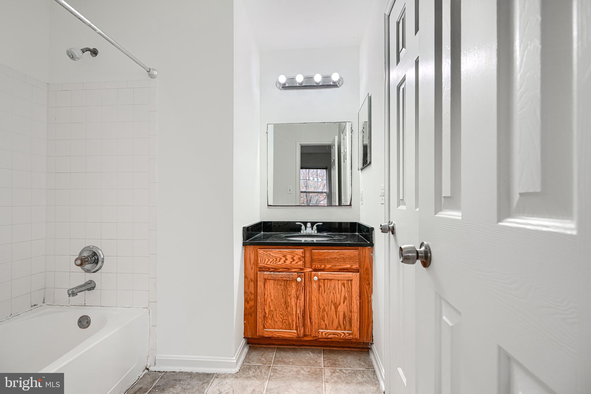 COLONY SQ 01 - Residential