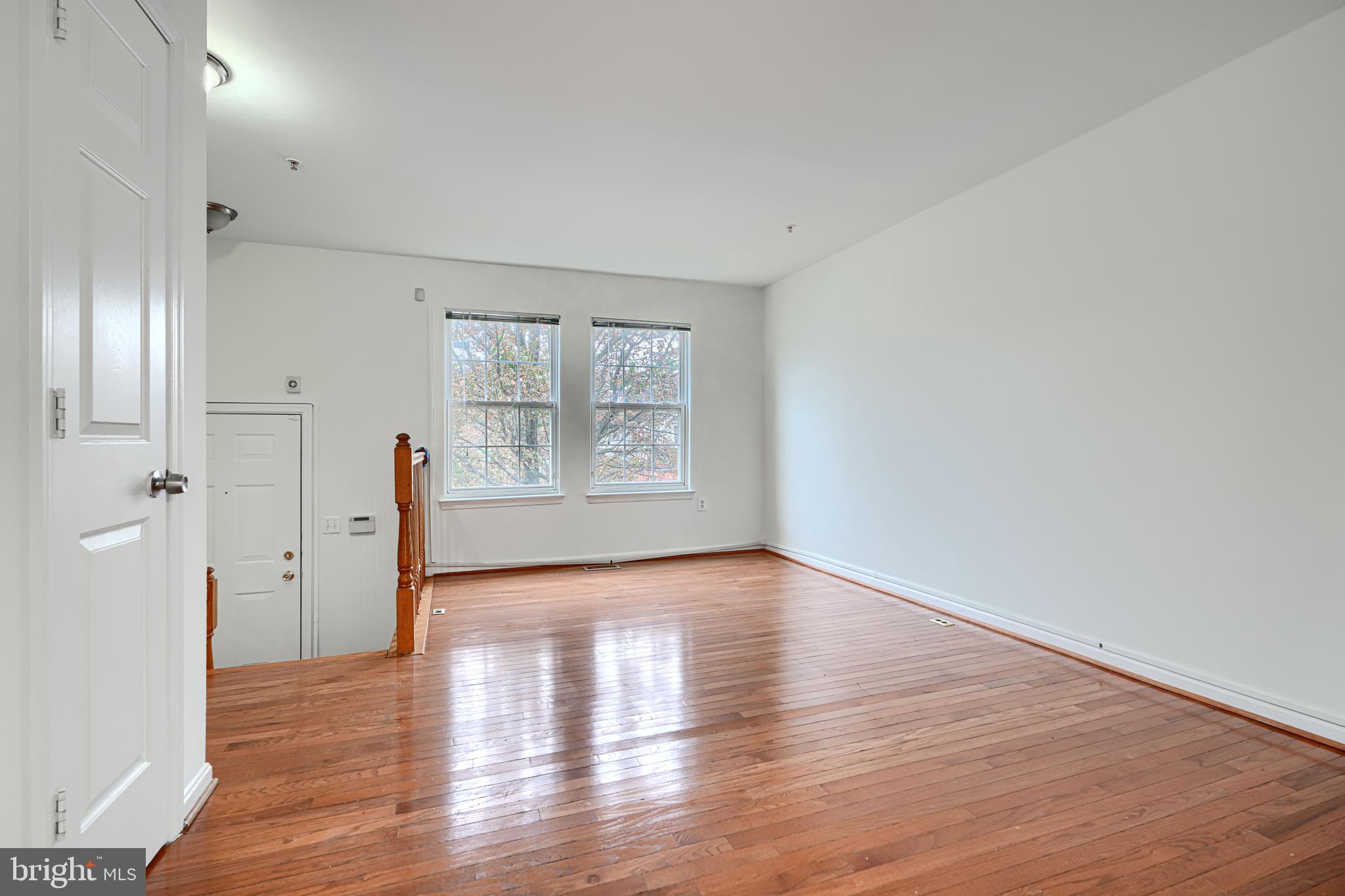 COLONY SQ 01 - Residential