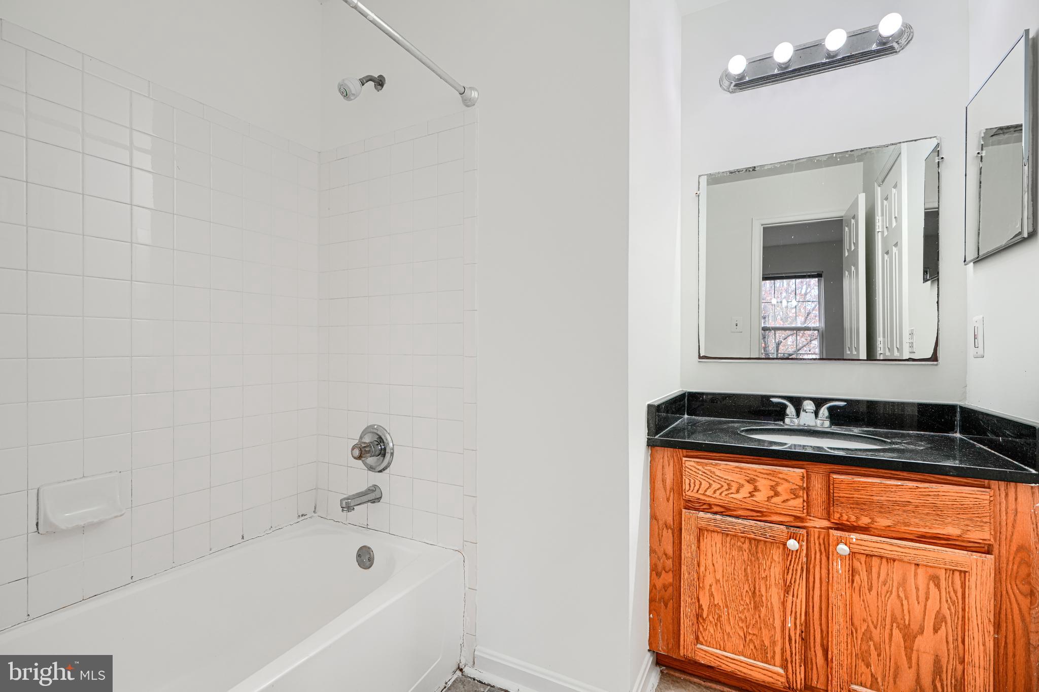 COLONY SQ 01 - Residential