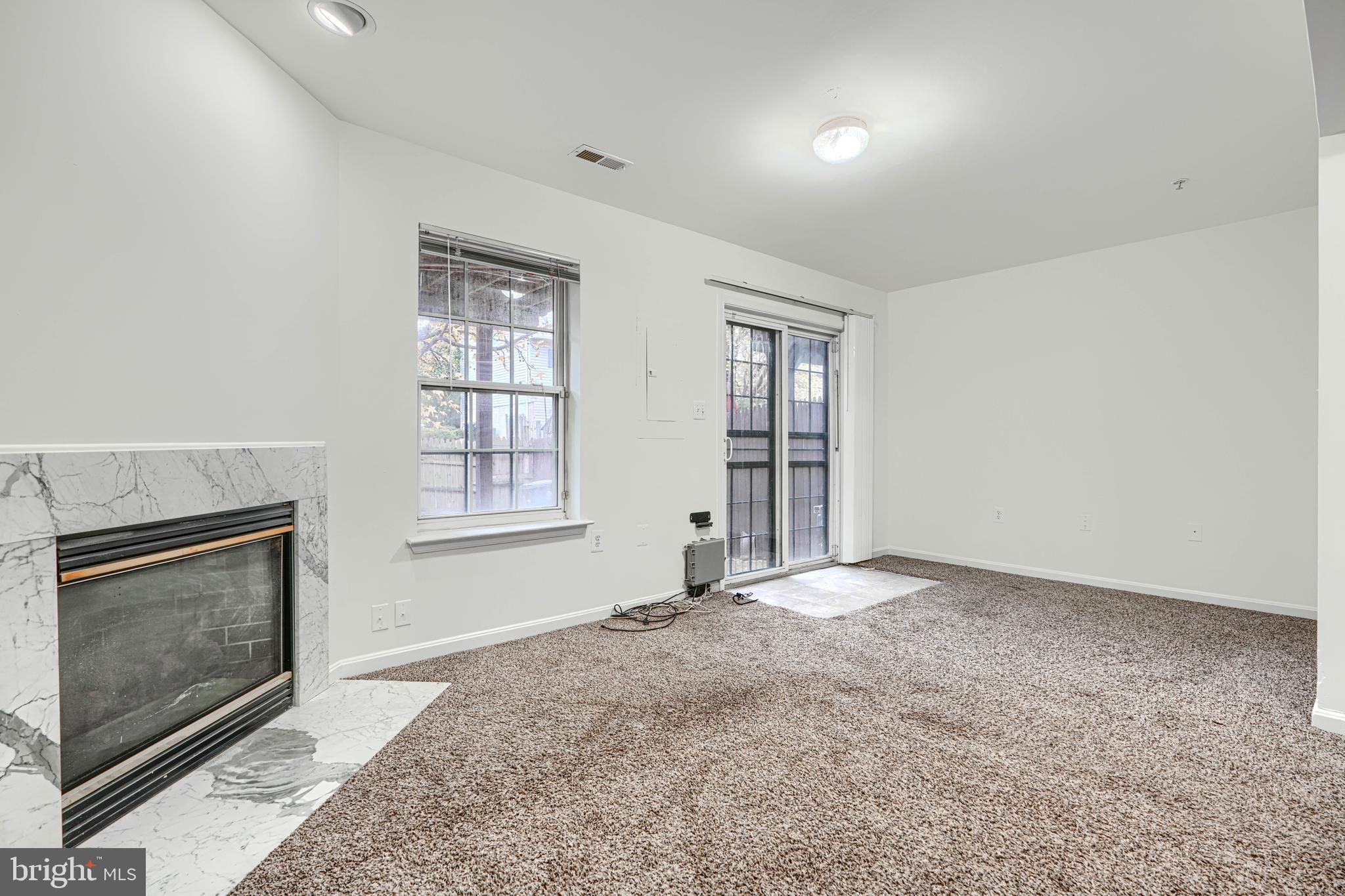 COLONY SQ 01 - Residential