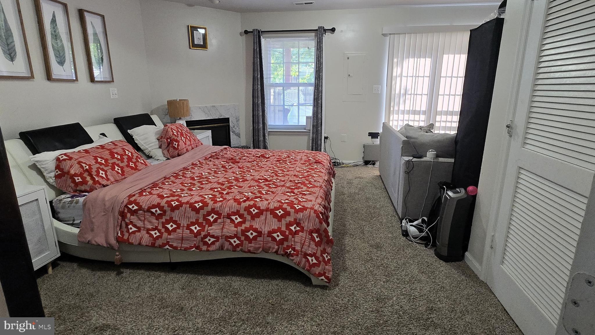 COLONY SQ 01 - Residential