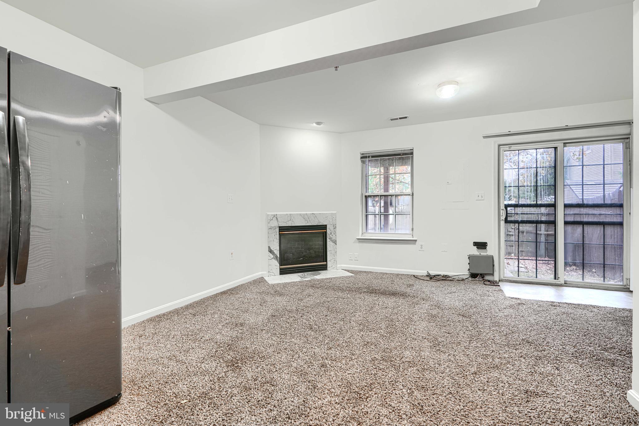 COLONY SQ 01 - Residential