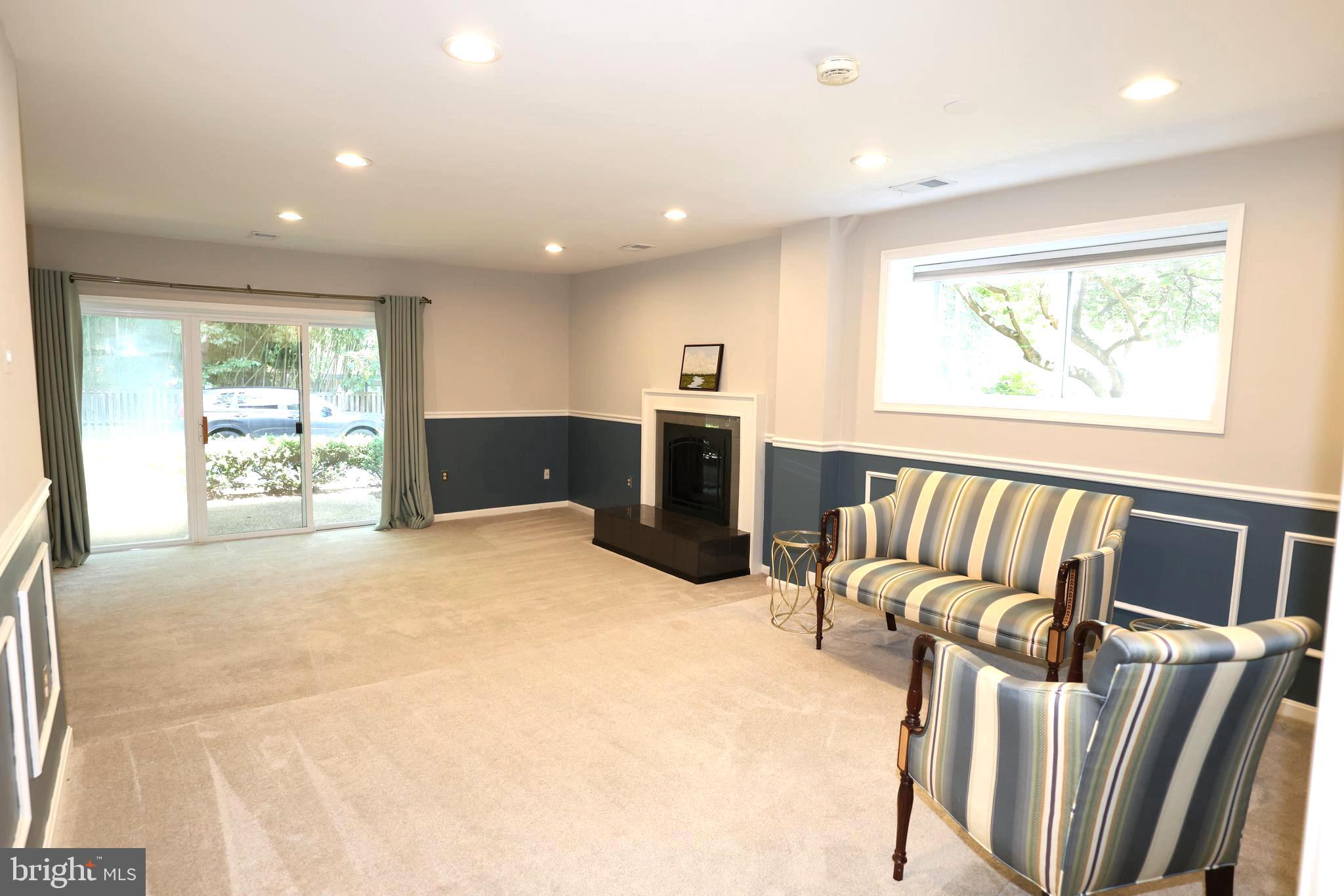 FAIRFAX PLAZA TOWNHOUSES - Residential