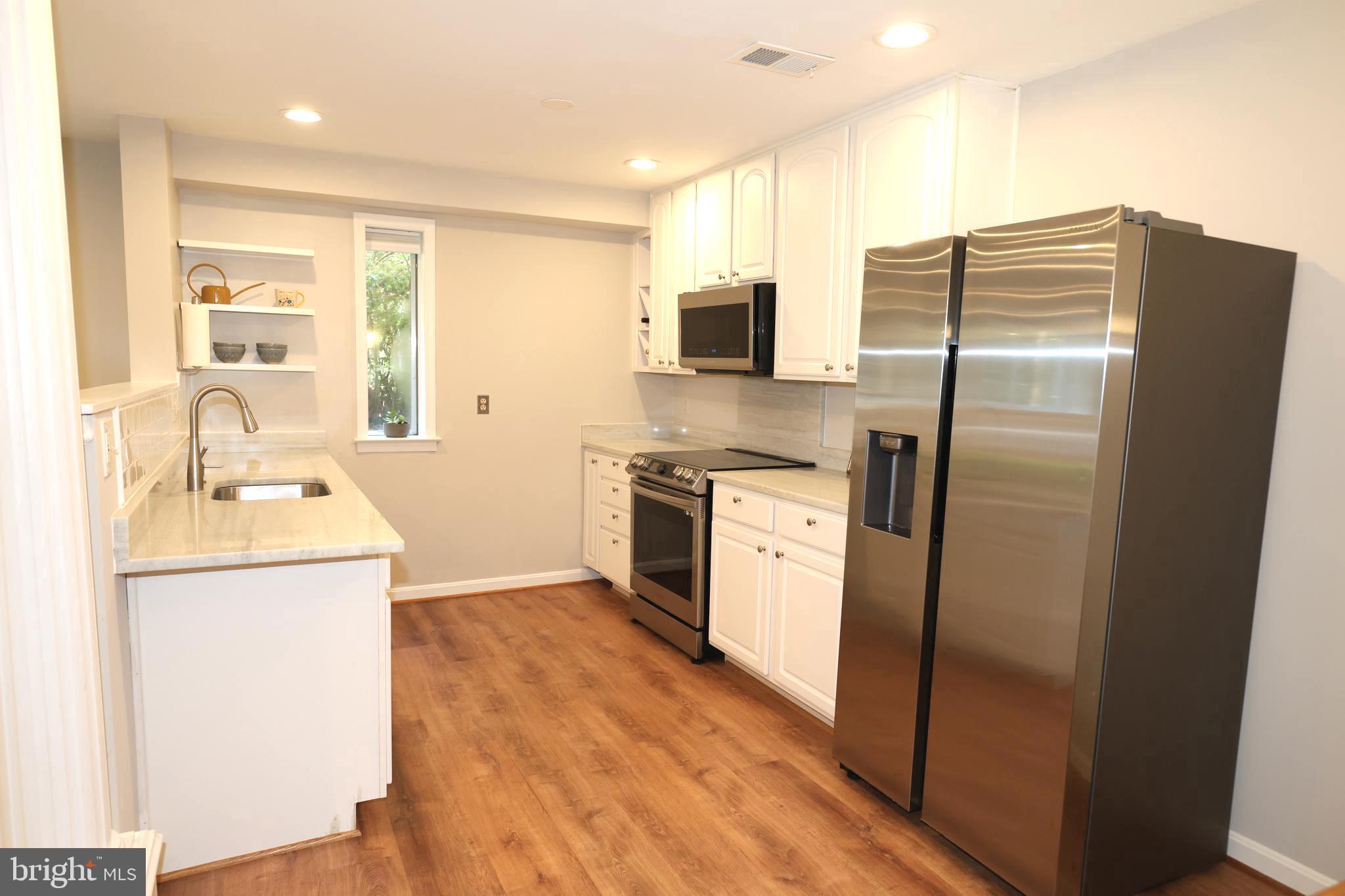 FAIRFAX PLAZA TOWNHOUSES - Residential