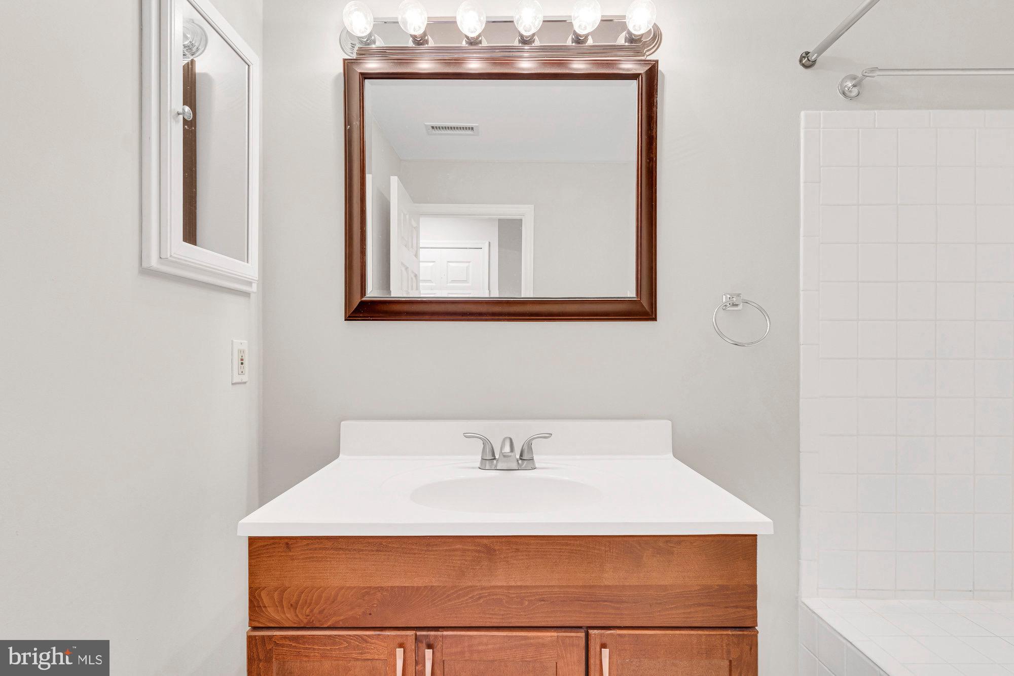 ASHBURN VILLAGE - Residential