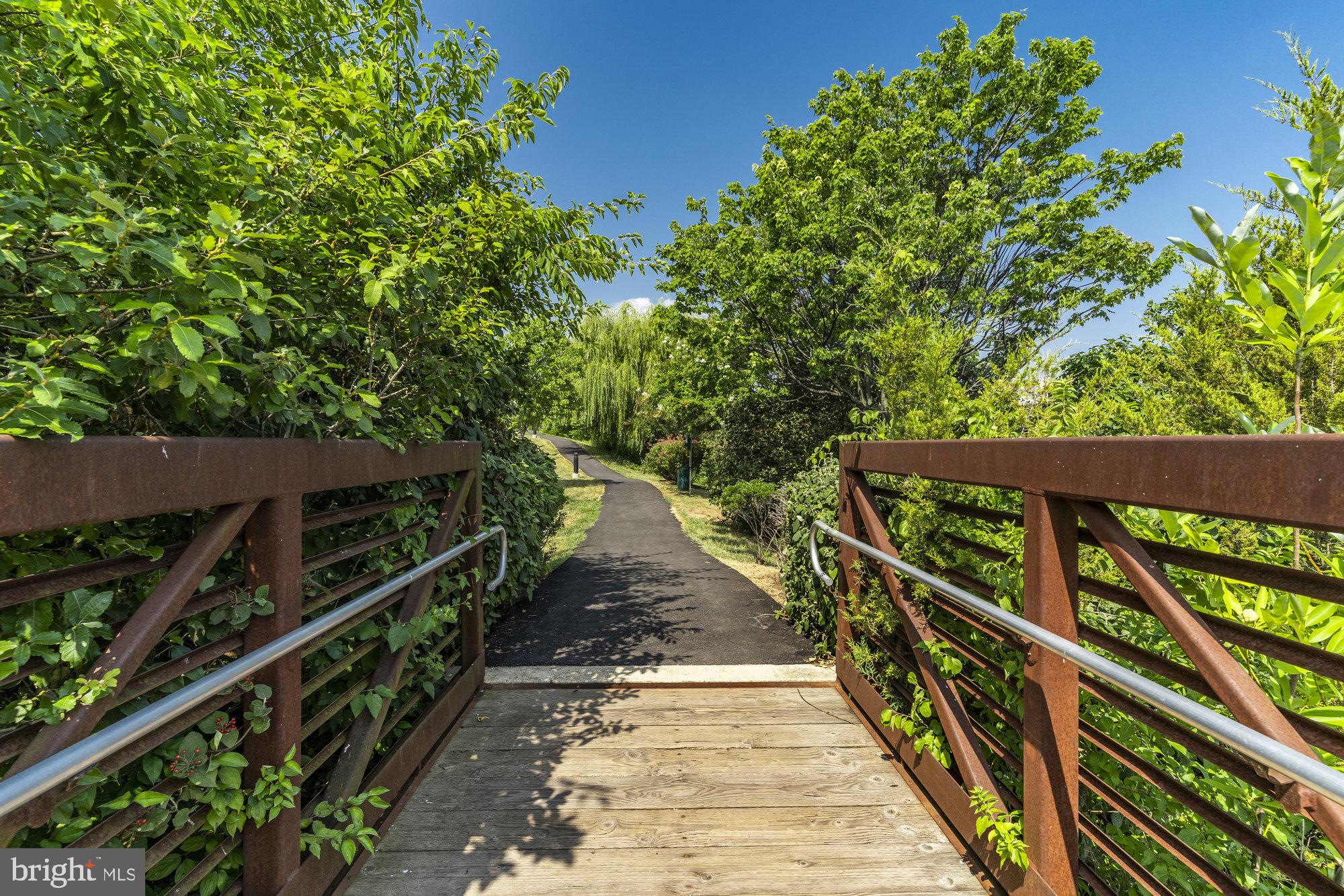 ASHBURN VILLAGE - Residential
