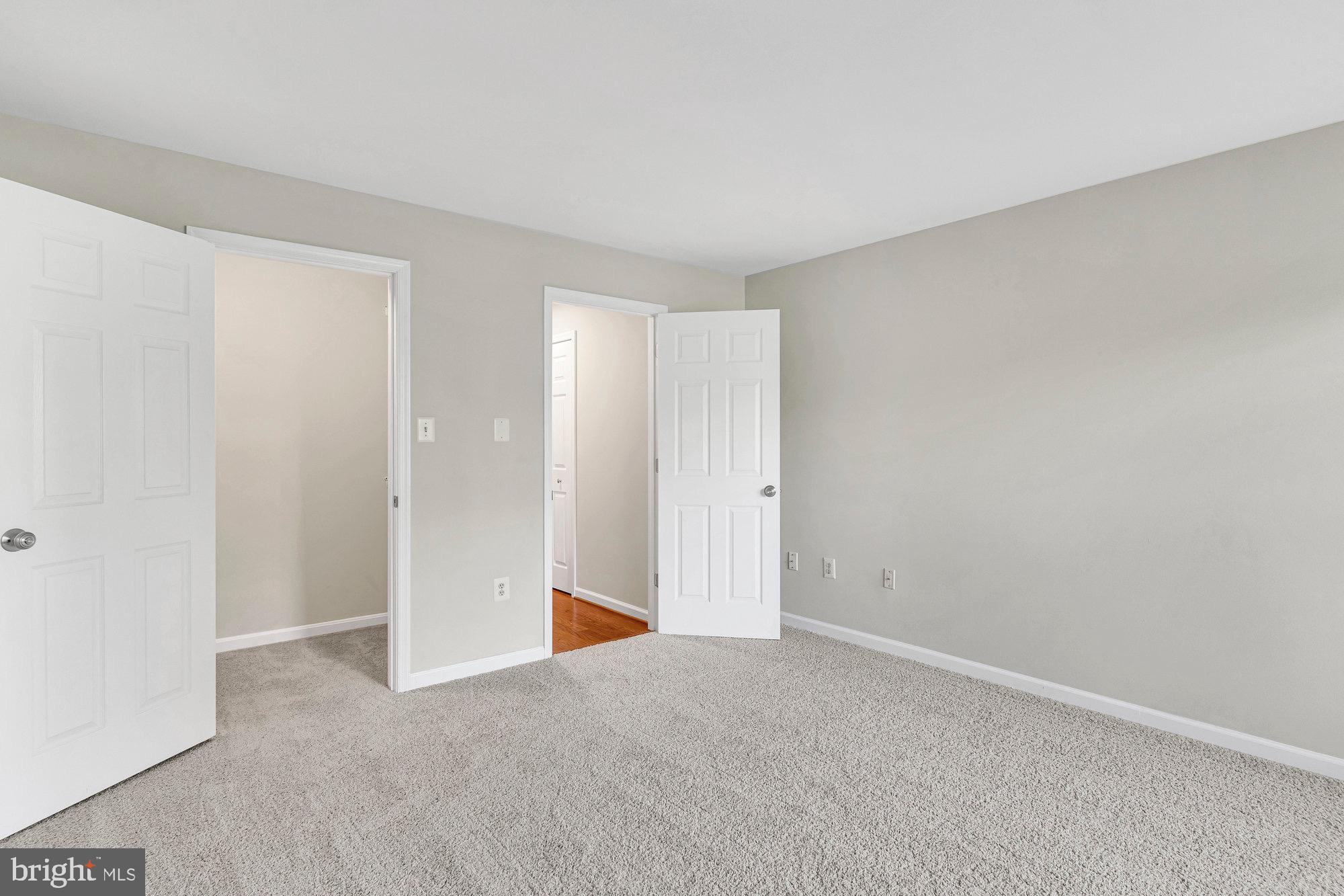 ASHBURN VILLAGE - Residential