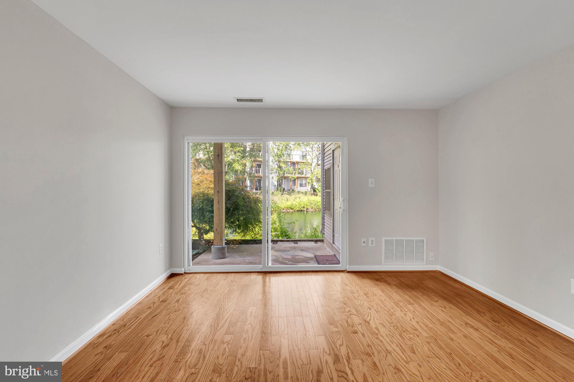 ASHBURN VILLAGE - Residential