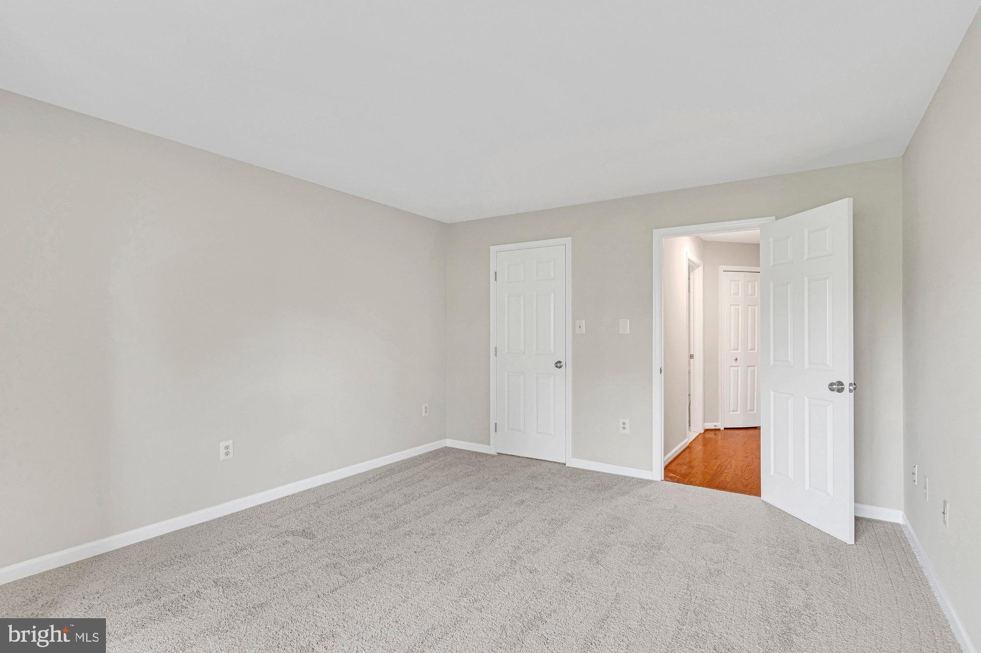 ASHBURN VILLAGE - Residential