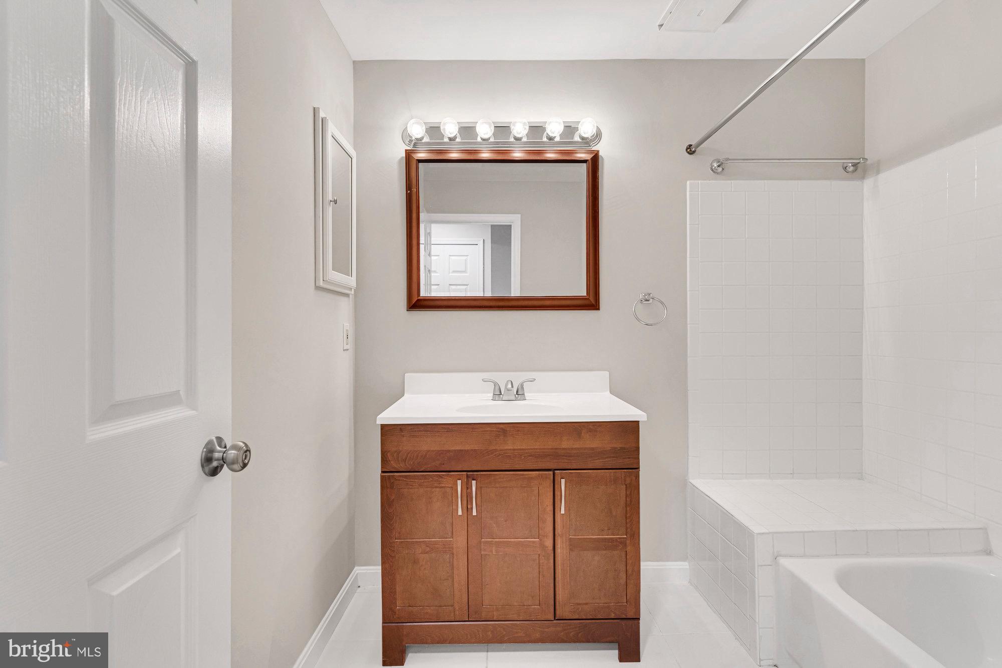 ASHBURN VILLAGE - Residential