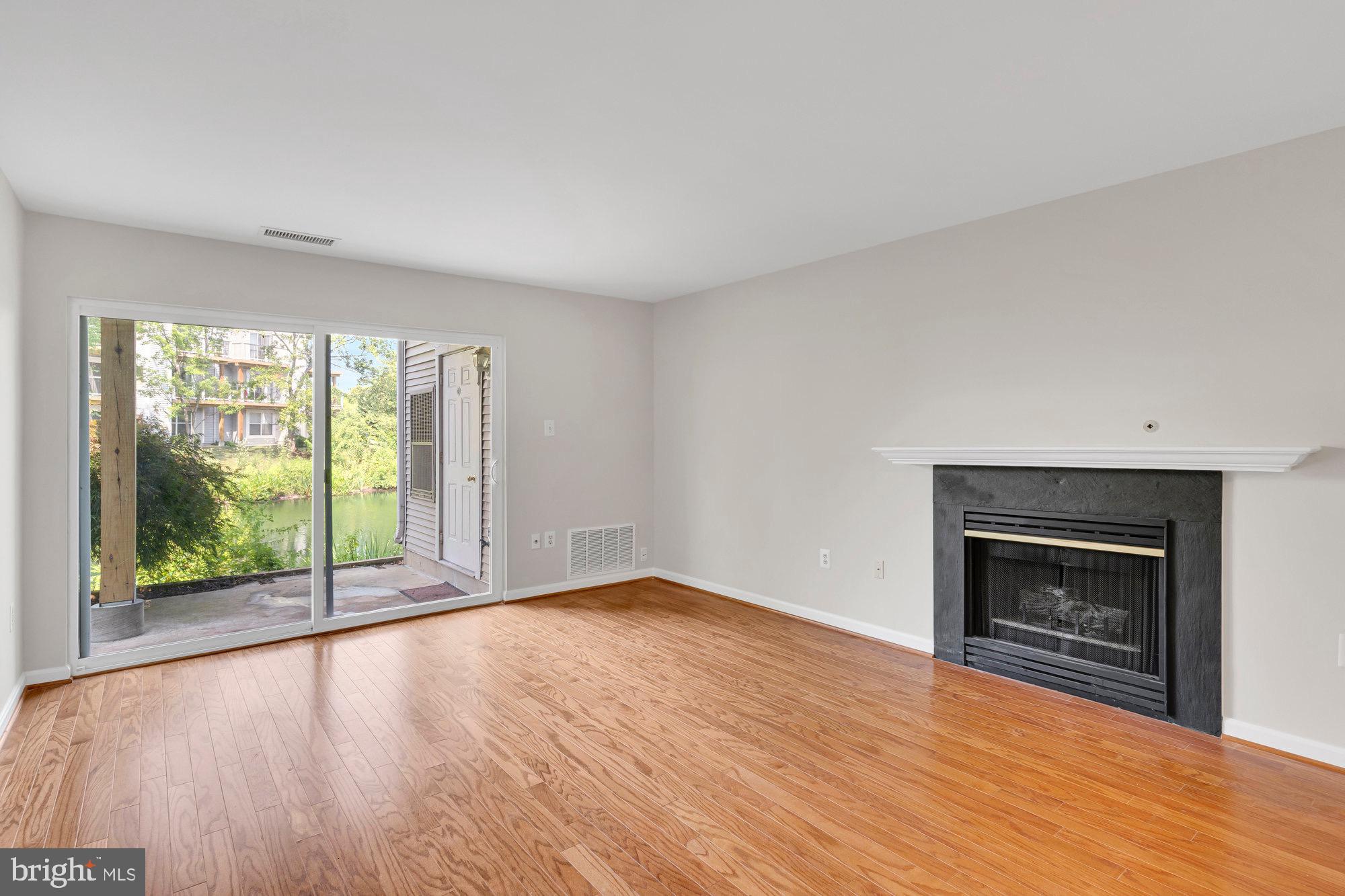 ASHBURN VILLAGE - Residential