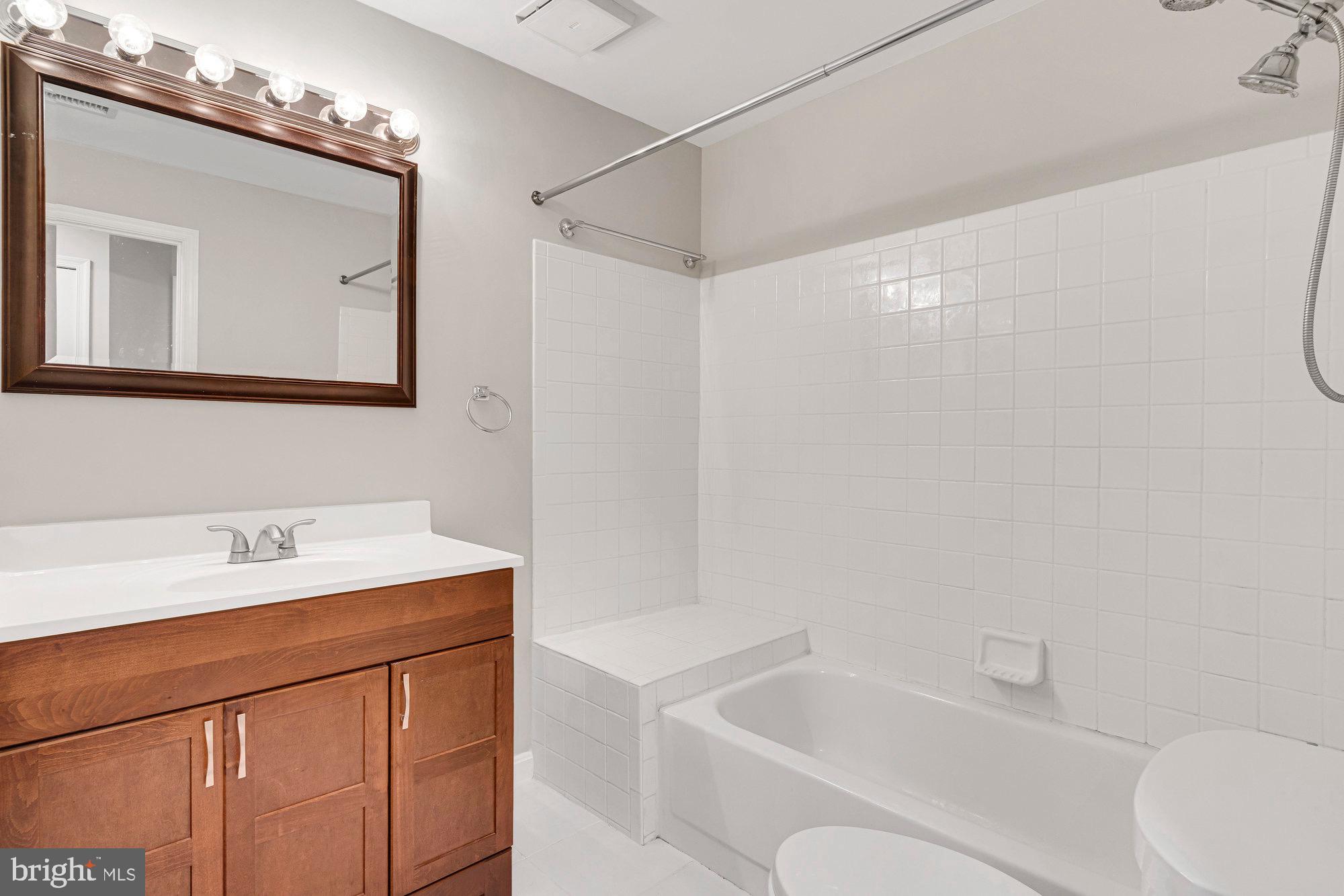 ASHBURN VILLAGE - Residential