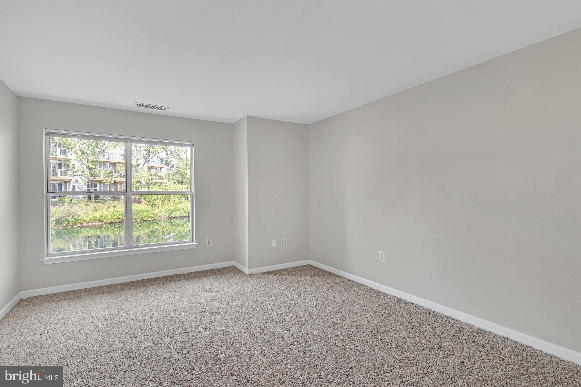 ASHBURN VILLAGE - Residential