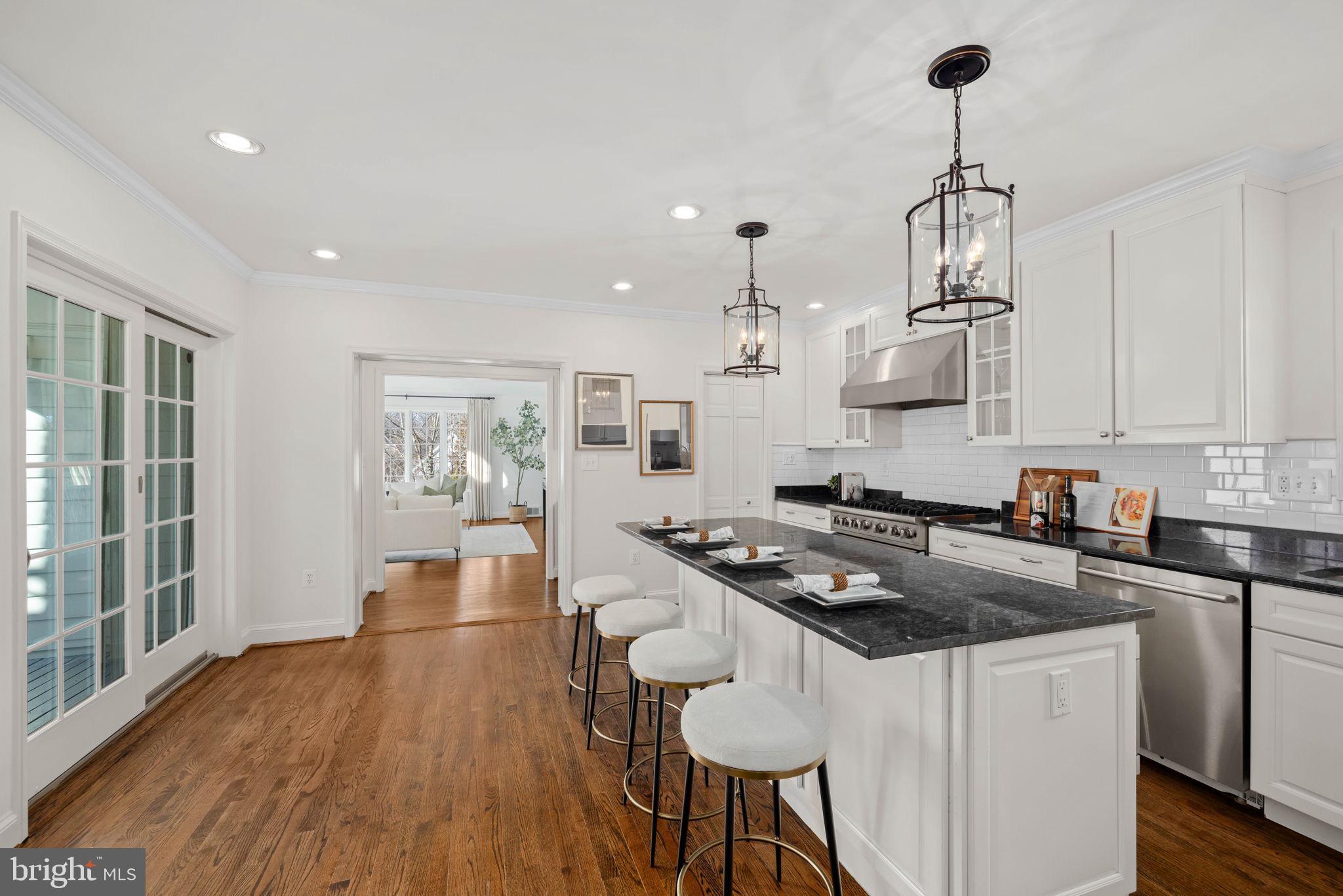 COUNTRY CLUB HILLS - Residential