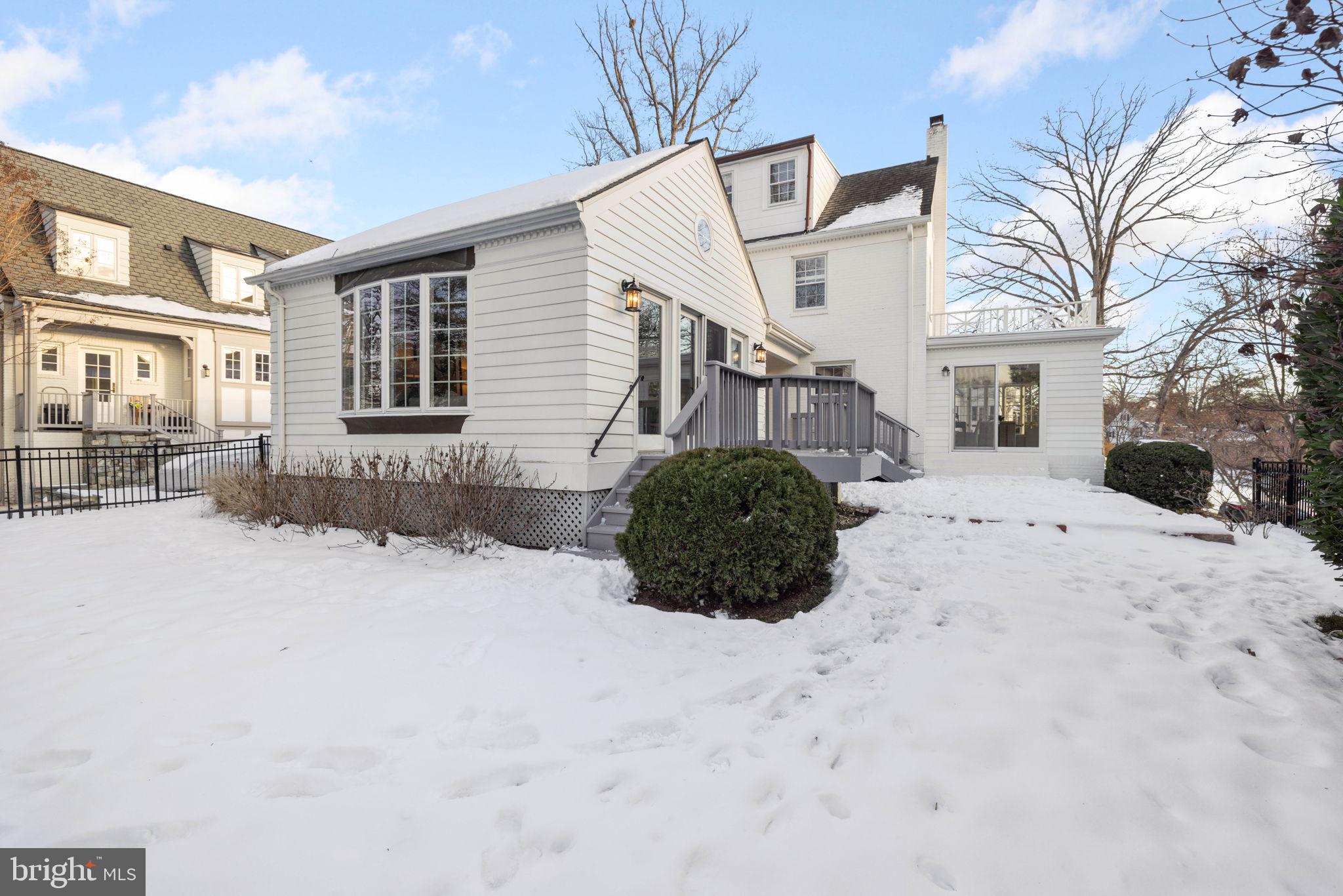 COUNTRY CLUB HILLS - Residential