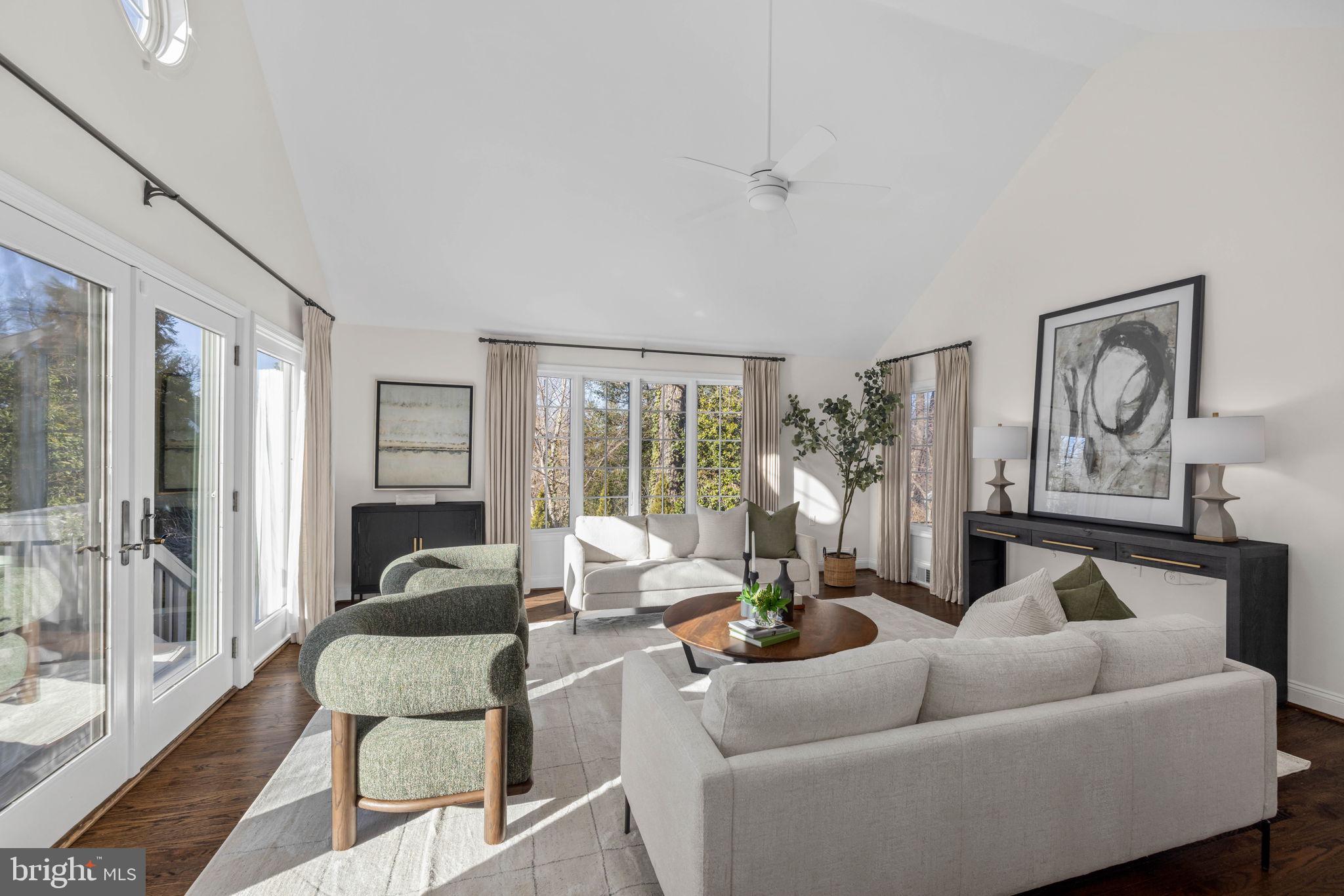 COUNTRY CLUB HILLS - Residential