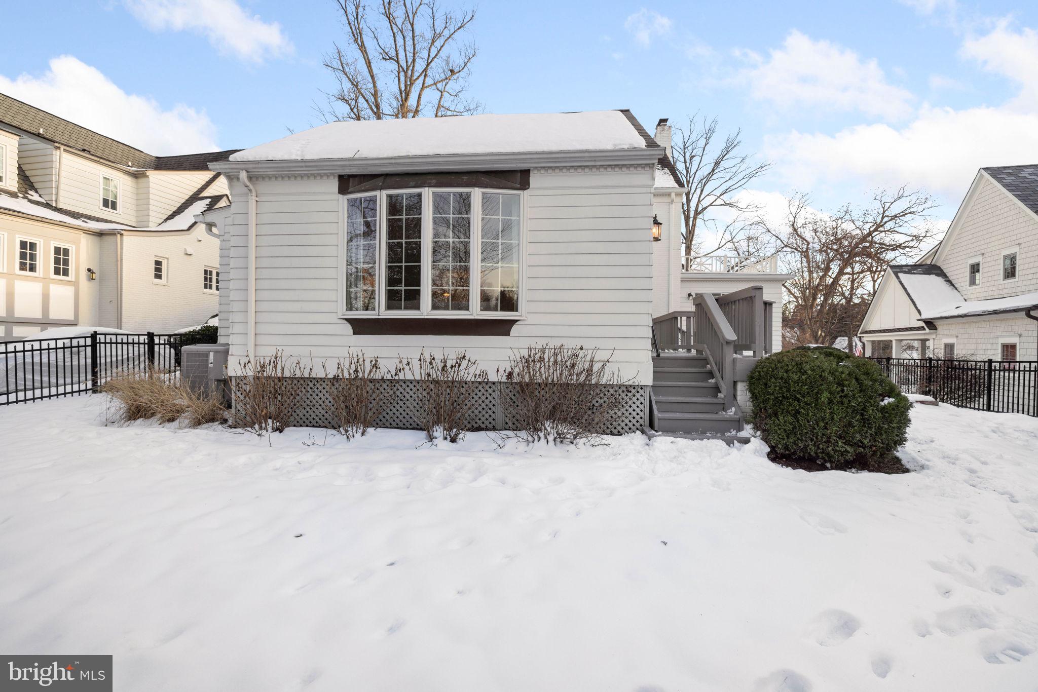 COUNTRY CLUB HILLS - Residential