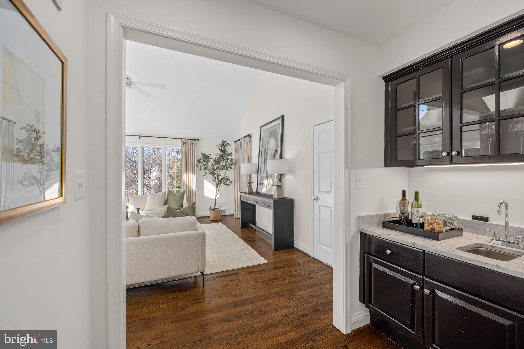 COUNTRY CLUB HILLS - Residential