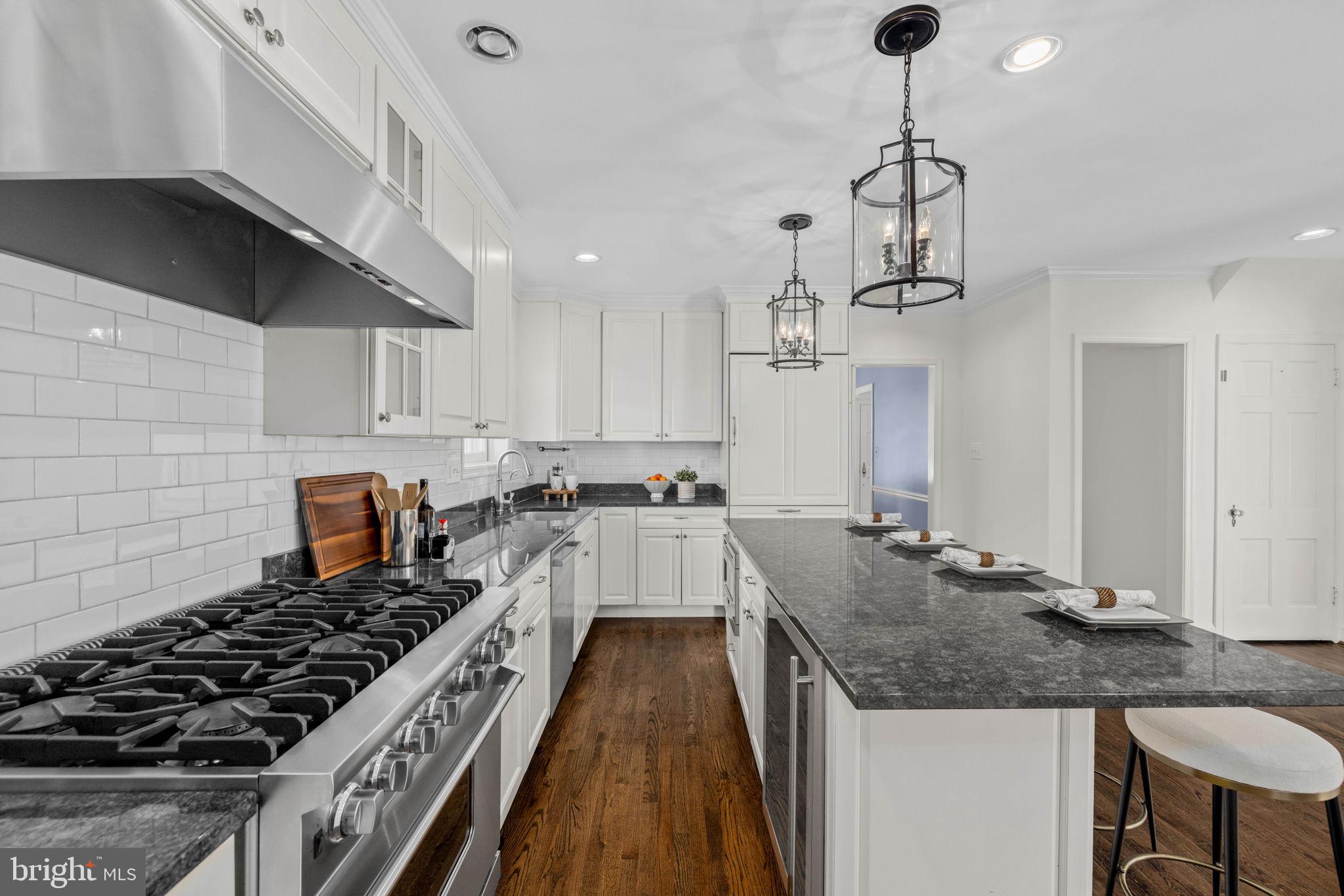 COUNTRY CLUB HILLS - Residential