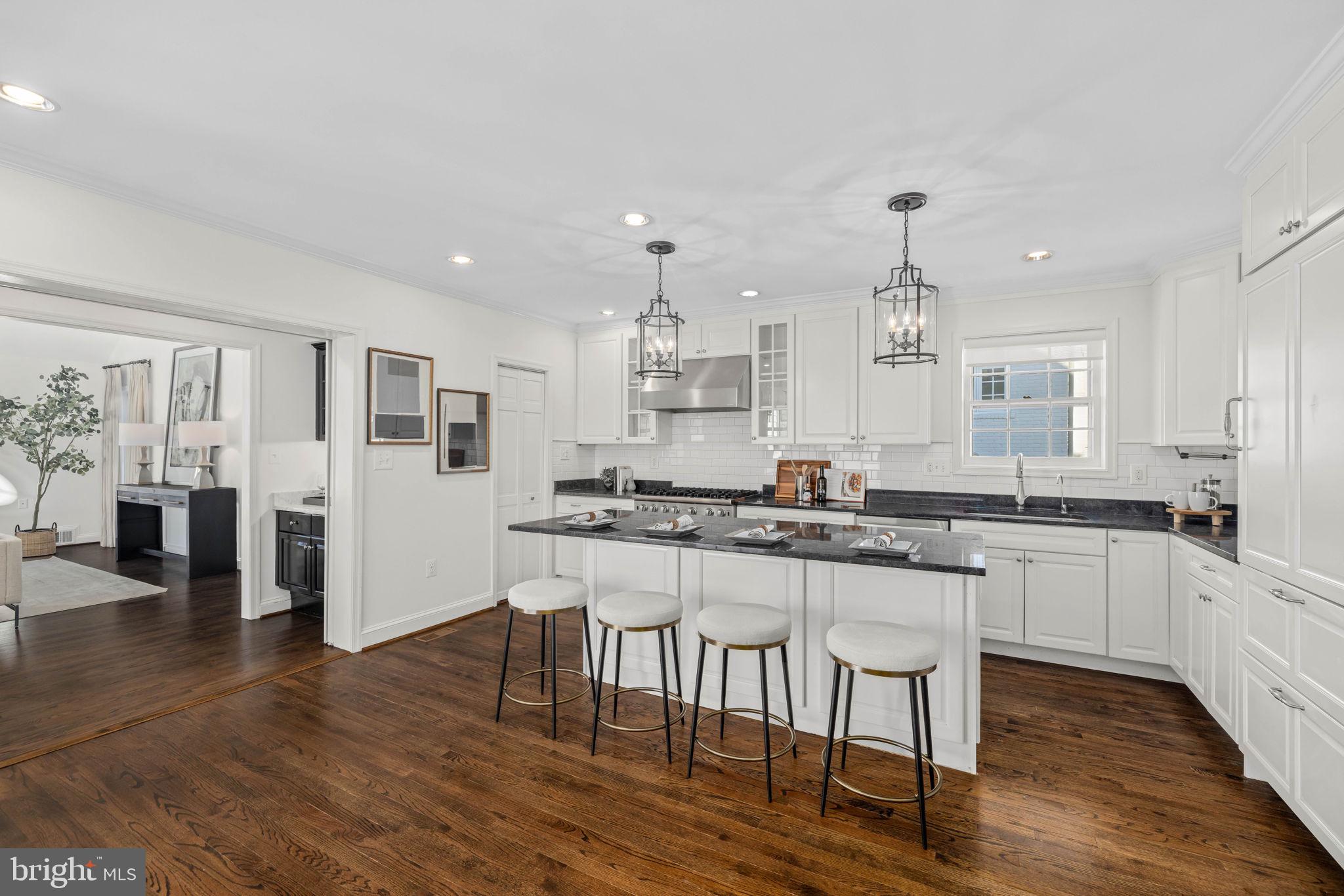 COUNTRY CLUB HILLS - Residential