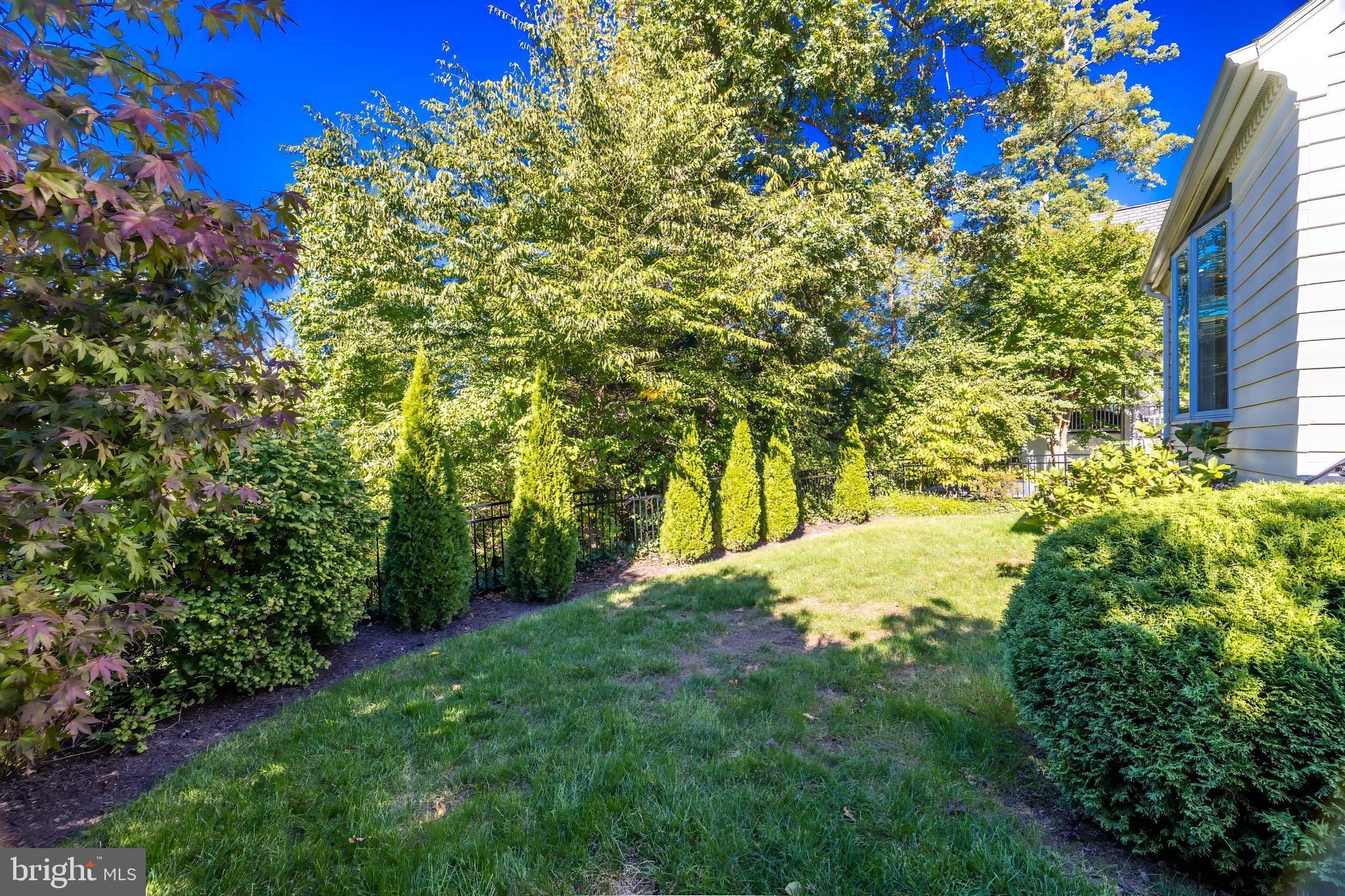 COUNTRY CLUB HILLS - Residential