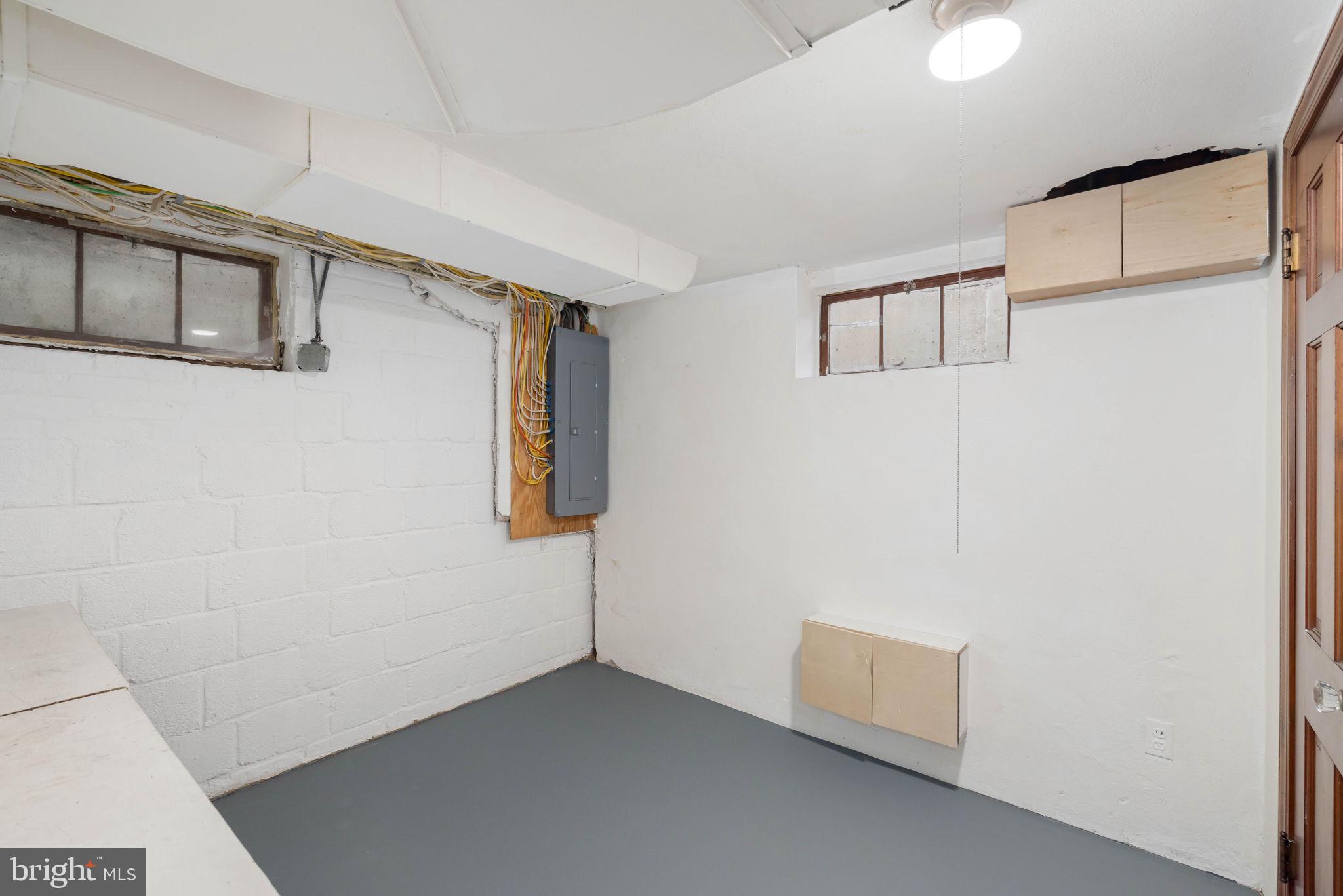 COUNTRY CLUB HILLS - Residential