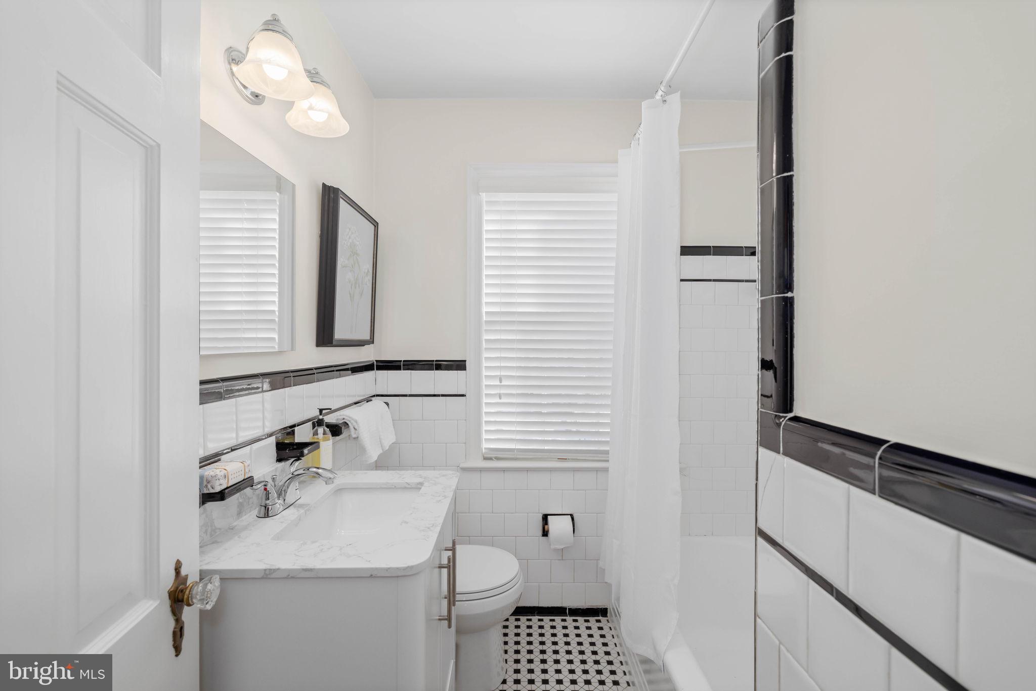 COUNTRY CLUB HILLS - Residential