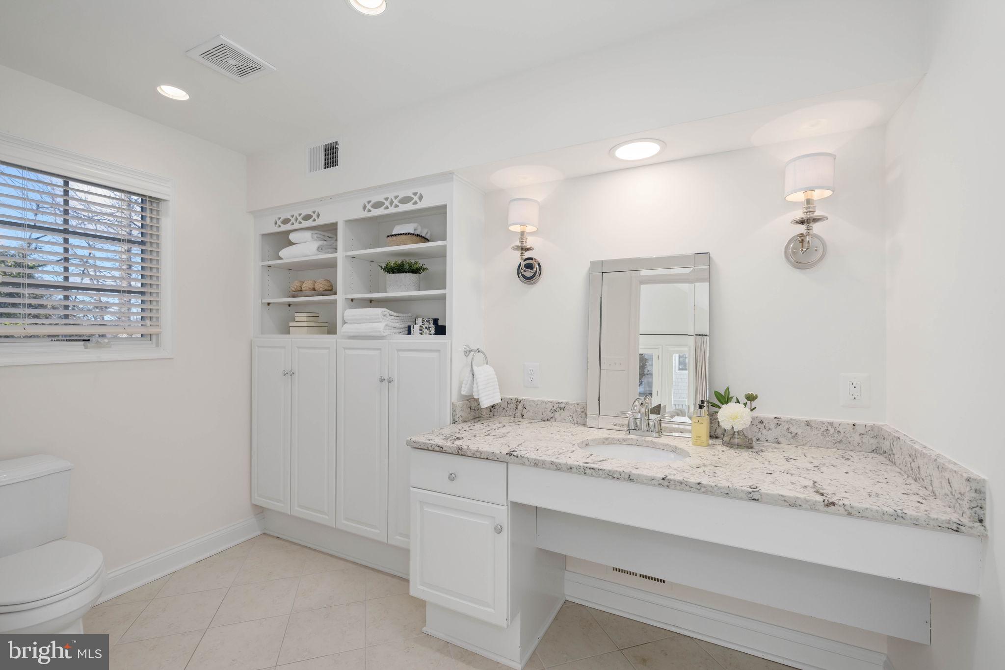 COUNTRY CLUB HILLS - Residential