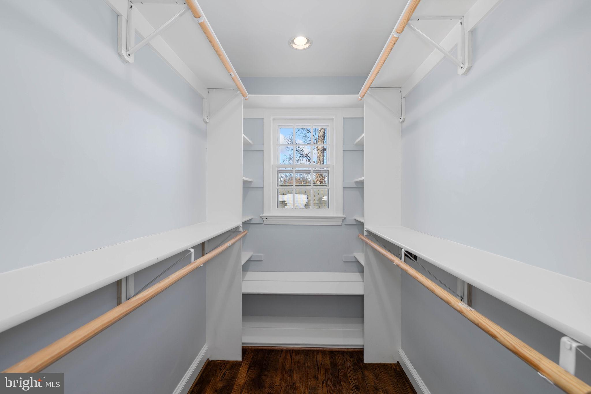 COUNTRY CLUB HILLS - Residential