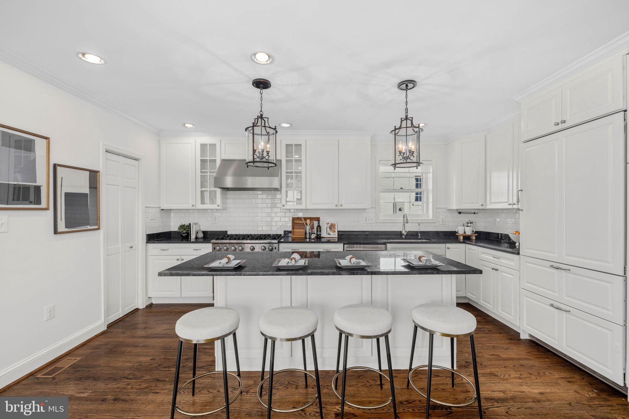 COUNTRY CLUB HILLS - Residential