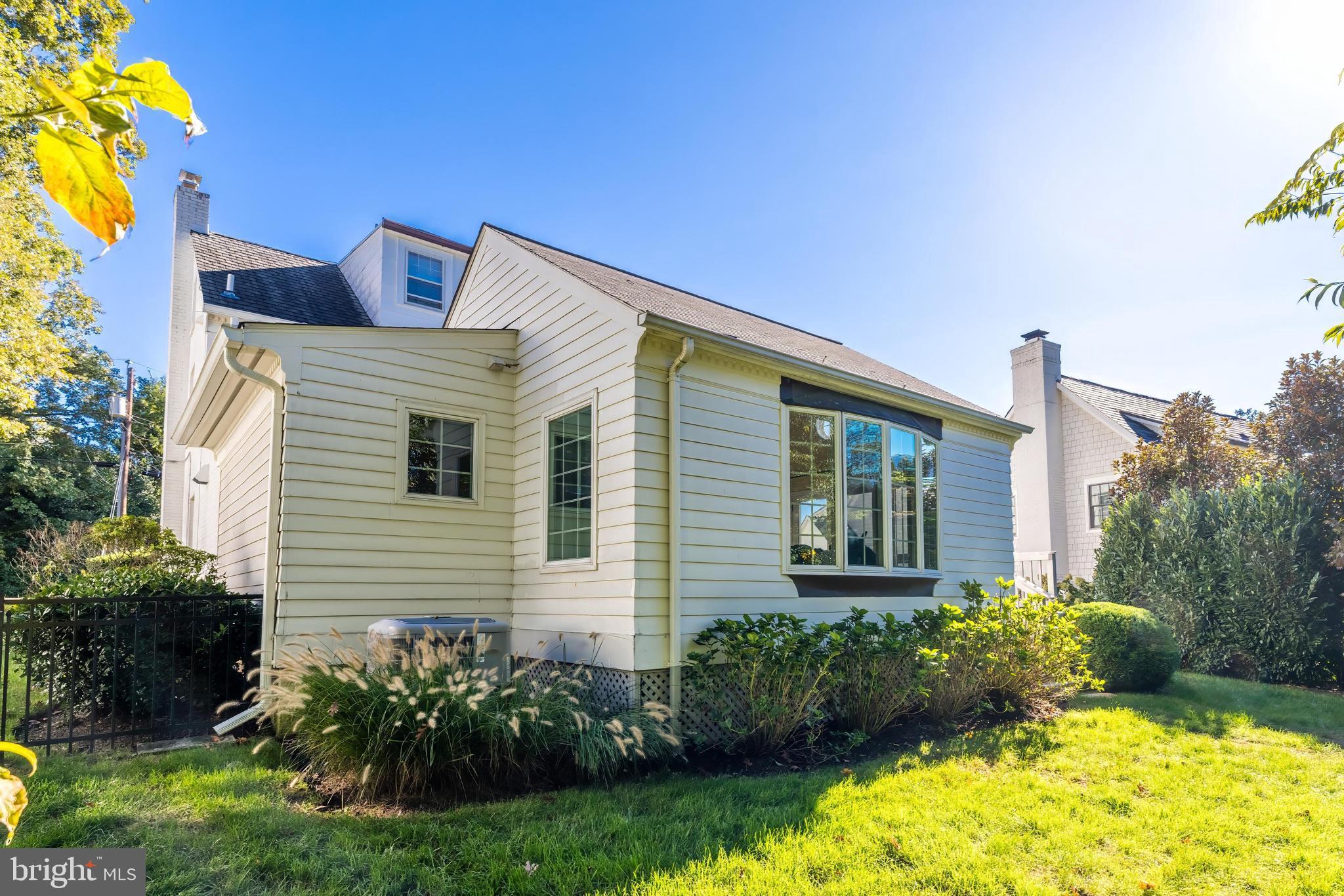 COUNTRY CLUB HILLS - Residential