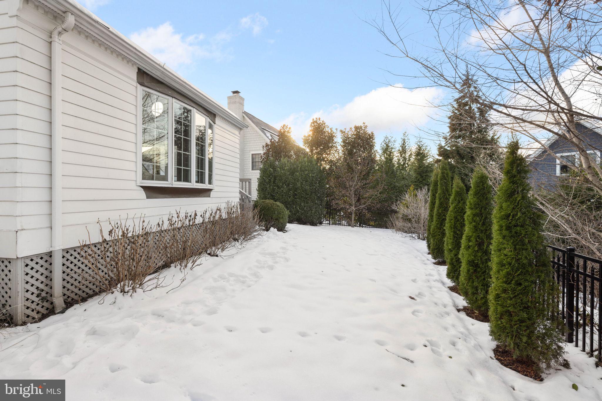 COUNTRY CLUB HILLS - Residential