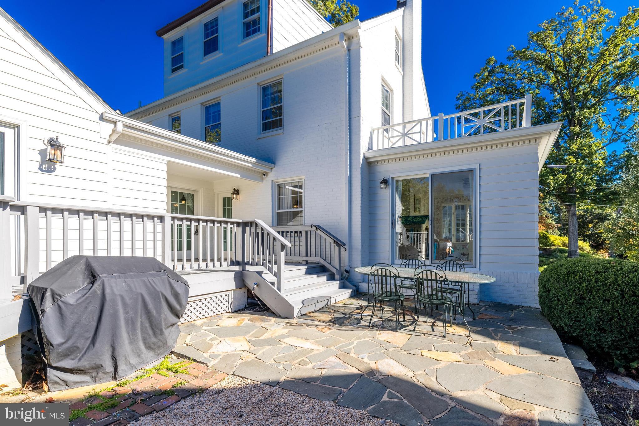 COUNTRY CLUB HILLS - Residential