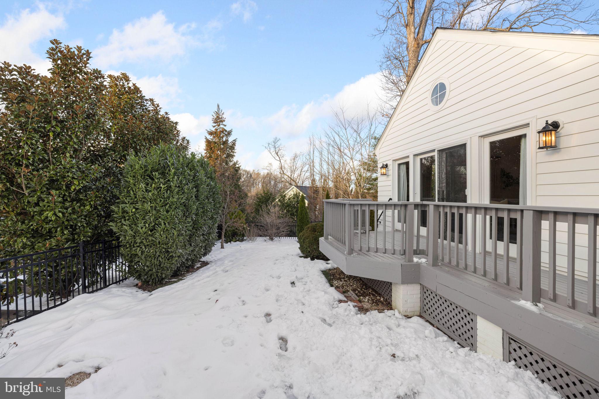 COUNTRY CLUB HILLS - Residential