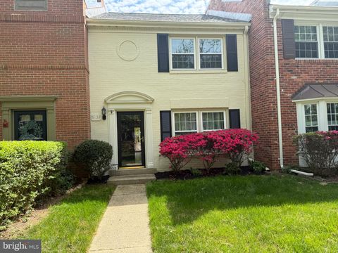 Photo of 8139 Carrleigh Parkway, SPRINGFIELD, VA 22152 (MLS # VAFX2311456)