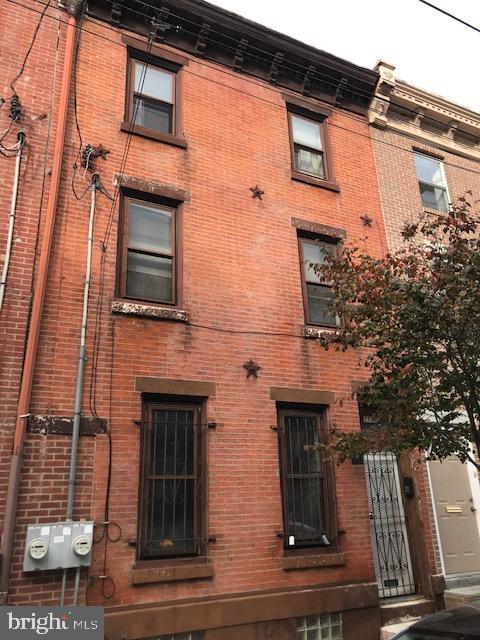 Duplex, two apartments and tenants pay for gas and electric.
BEING SOLD AS A TENANT OCCUPIED PROPERTY
Unit A Lease ends 5/31/25. Rent $1400/month
Unit B Lease ends 7/31/24, Rent $1700/month