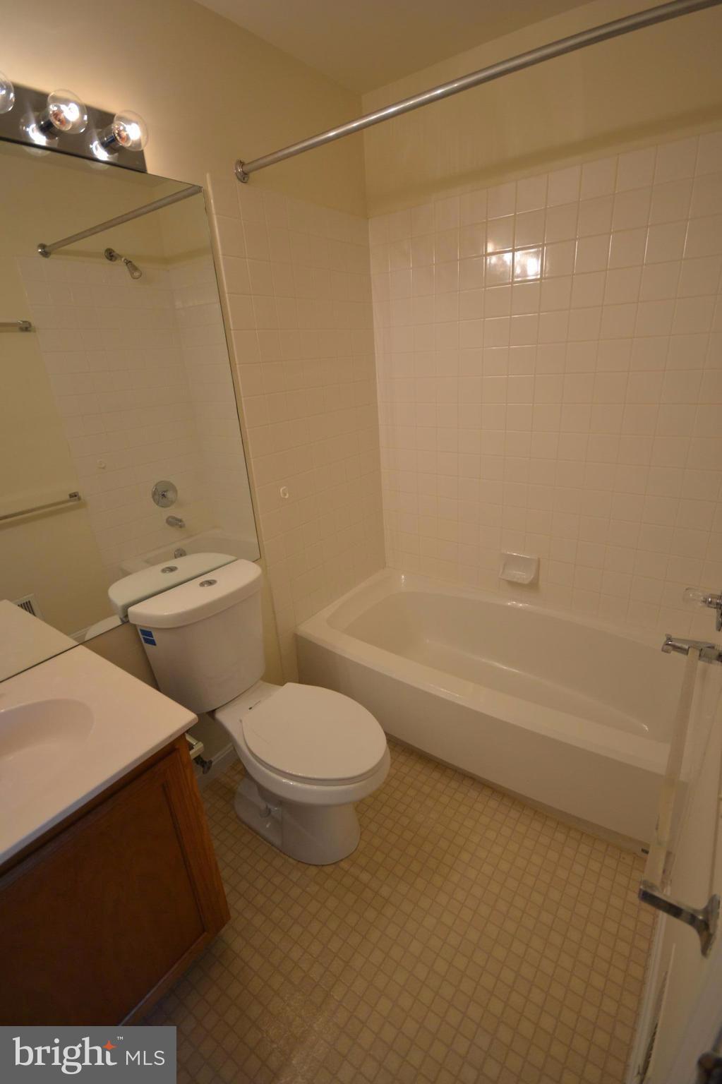 RIVER OAKS - Residential Lease