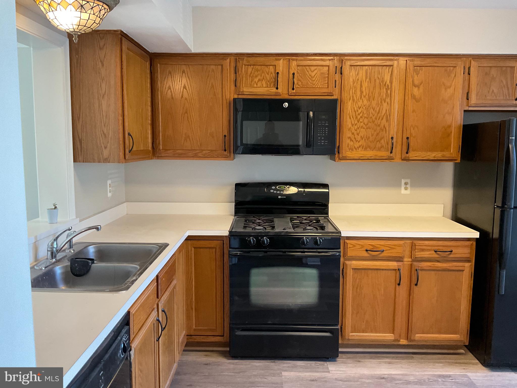 RIVER OAKS - Residential Lease