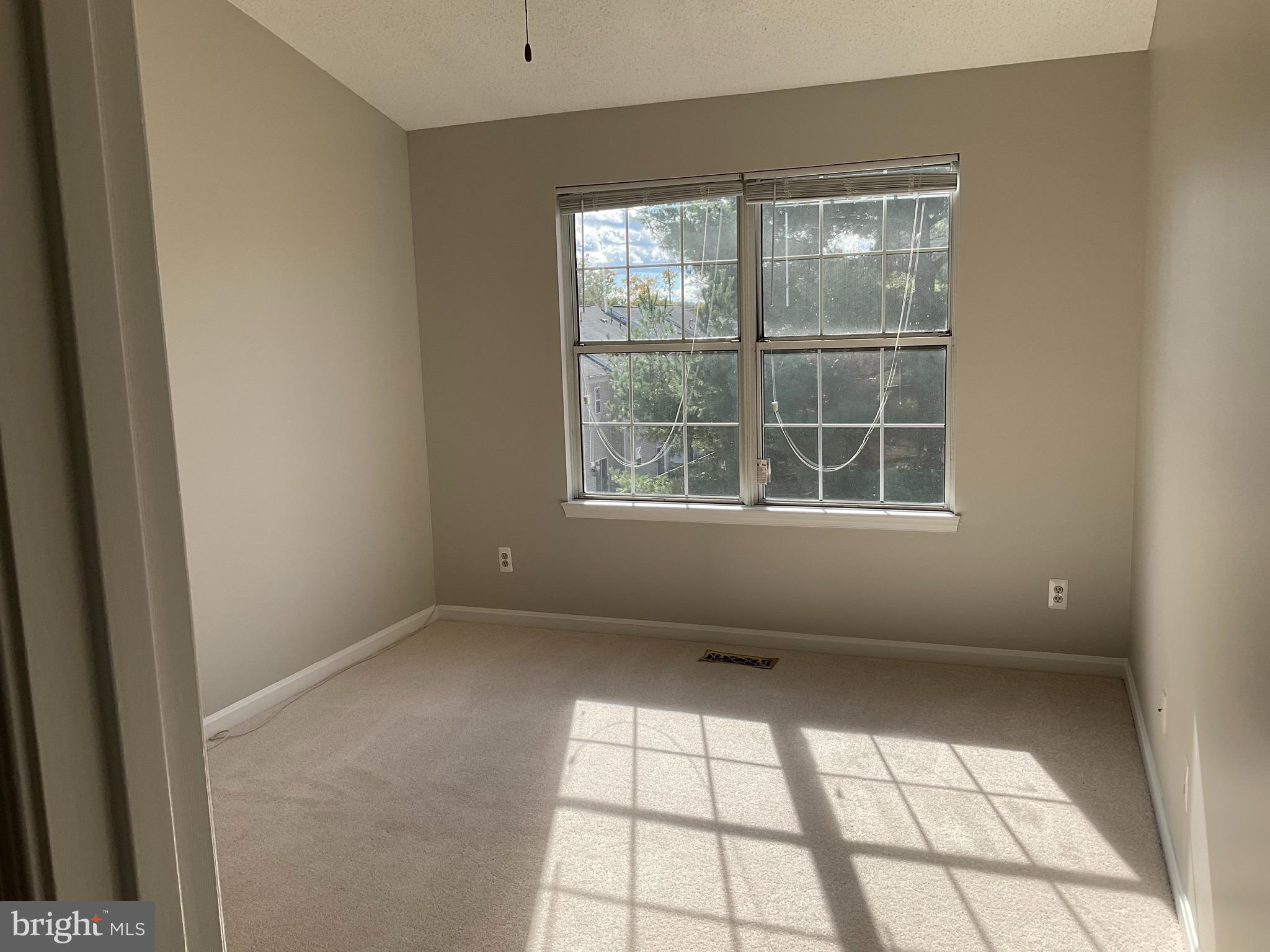 RIVER OAKS - Residential Lease