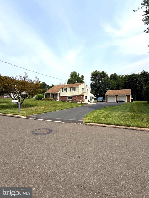 Homes For Sale - 55 Brook Drive<br/> SOUTHAMPTON, PA 18966