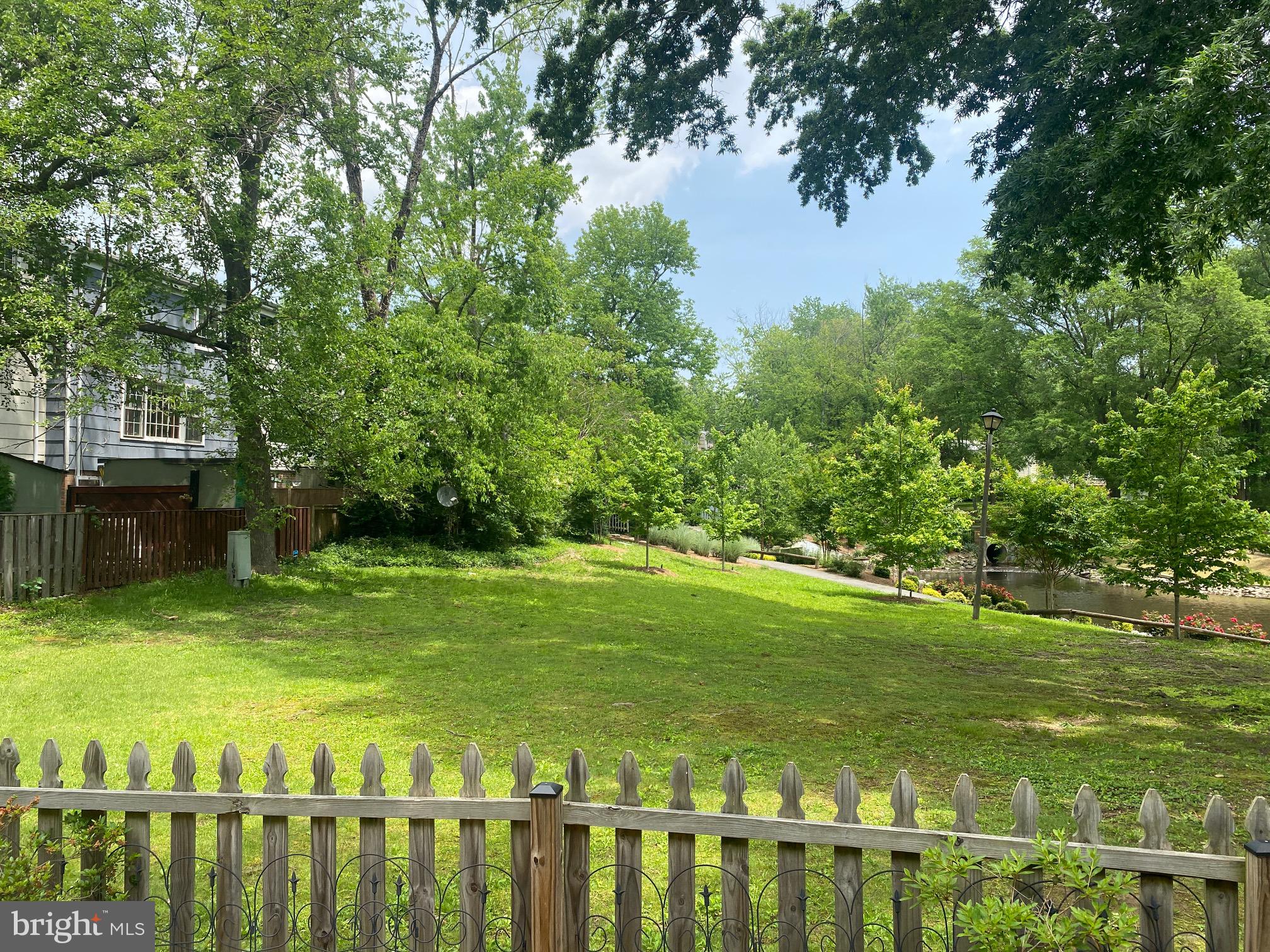 8111 OAKLAKE COURT
