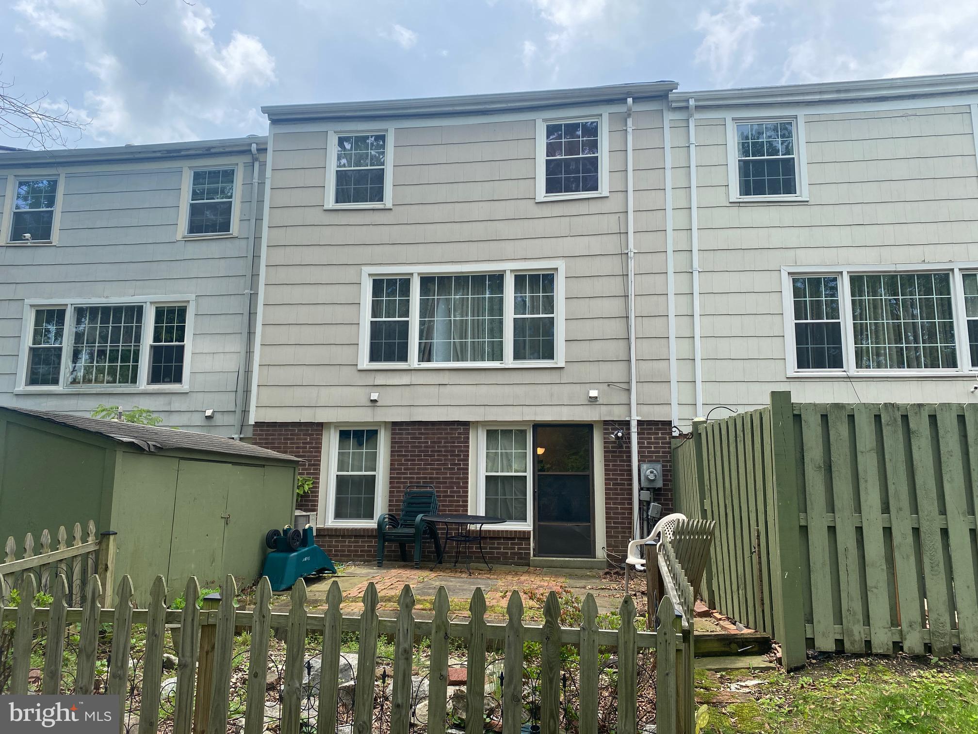 8111 OAKLAKE COURT