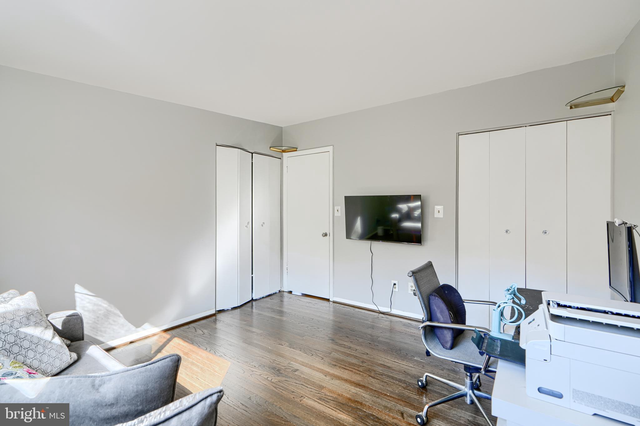 MIDFIELD - Residential