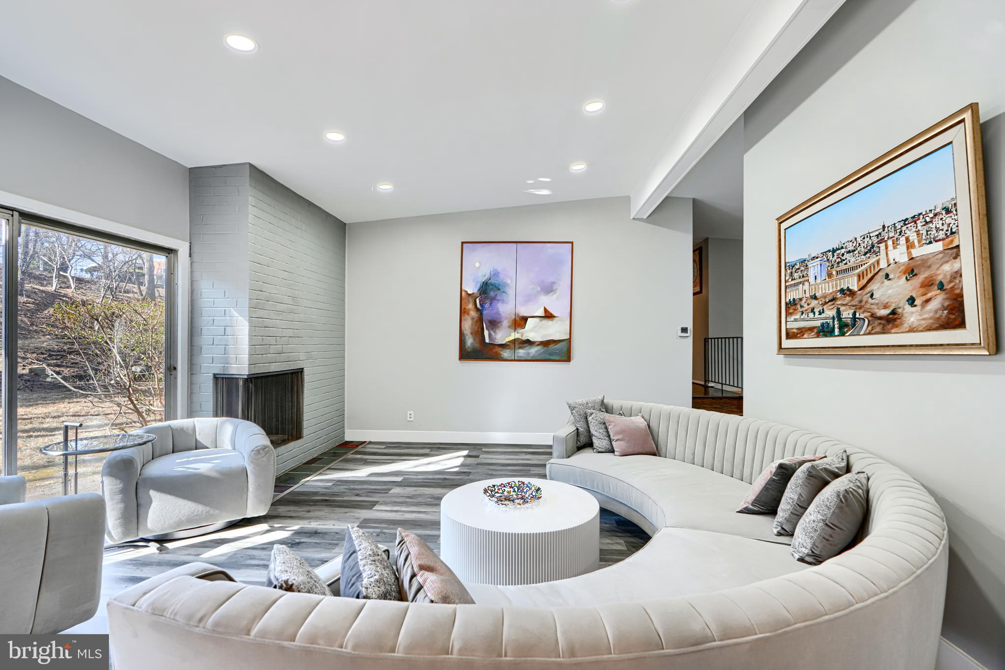 MIDFIELD - Residential