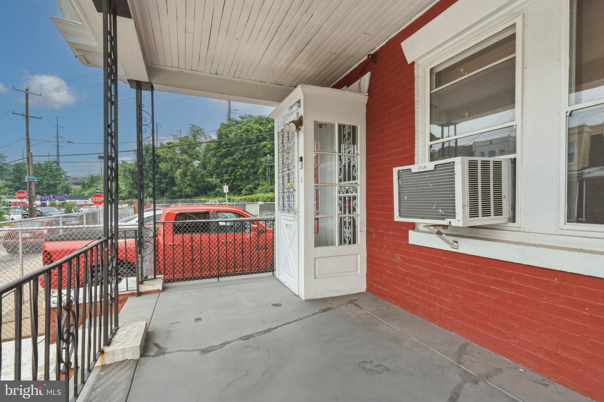 1653 W MENTOR STREET