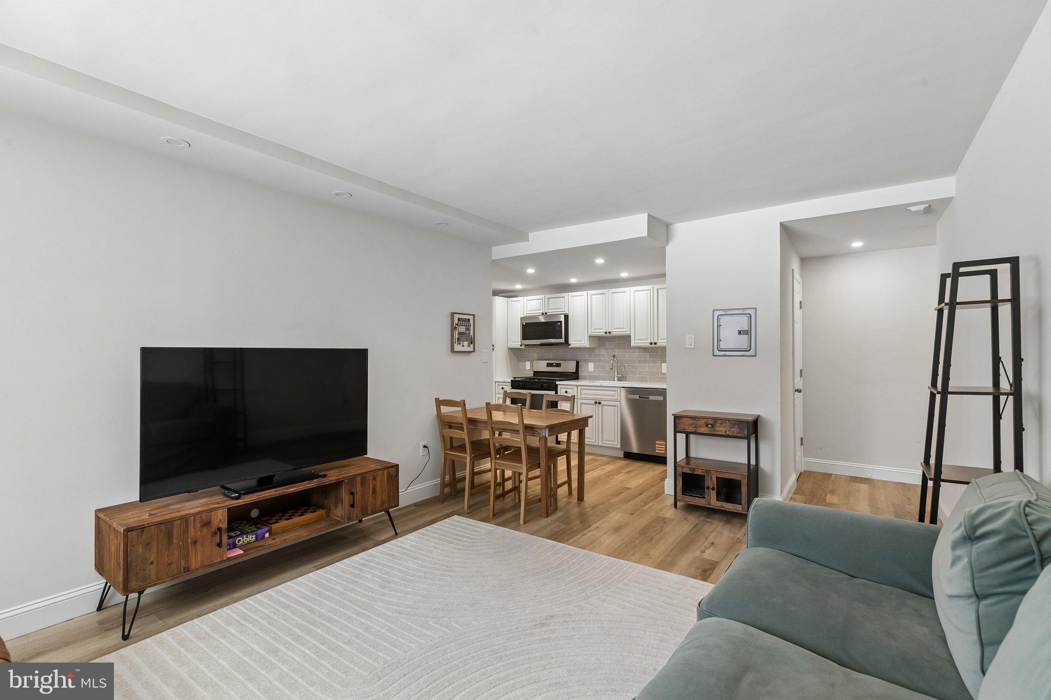 2101 CHESTNUT STREET 303