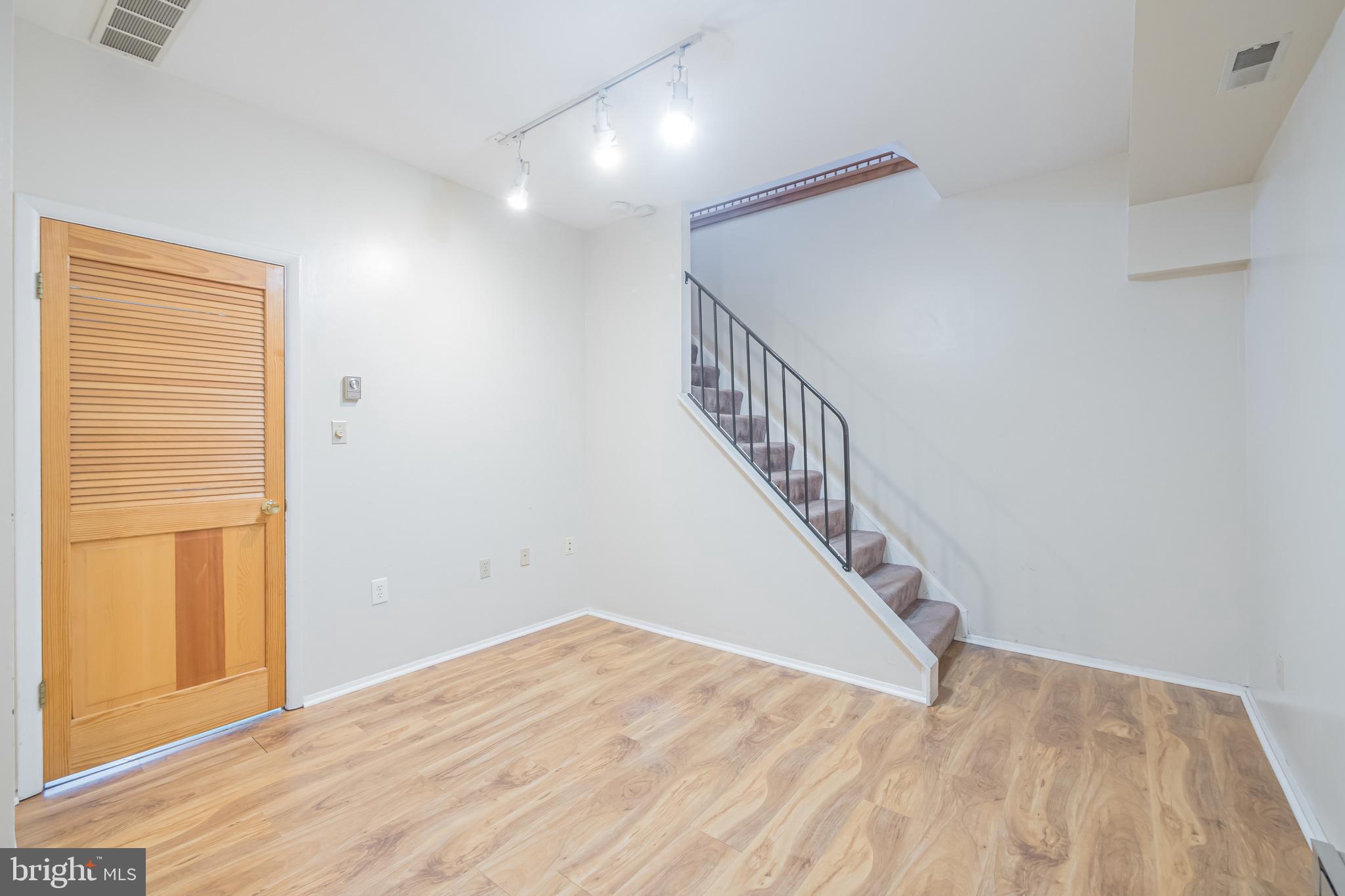 VILLAGE BROOK - Residential