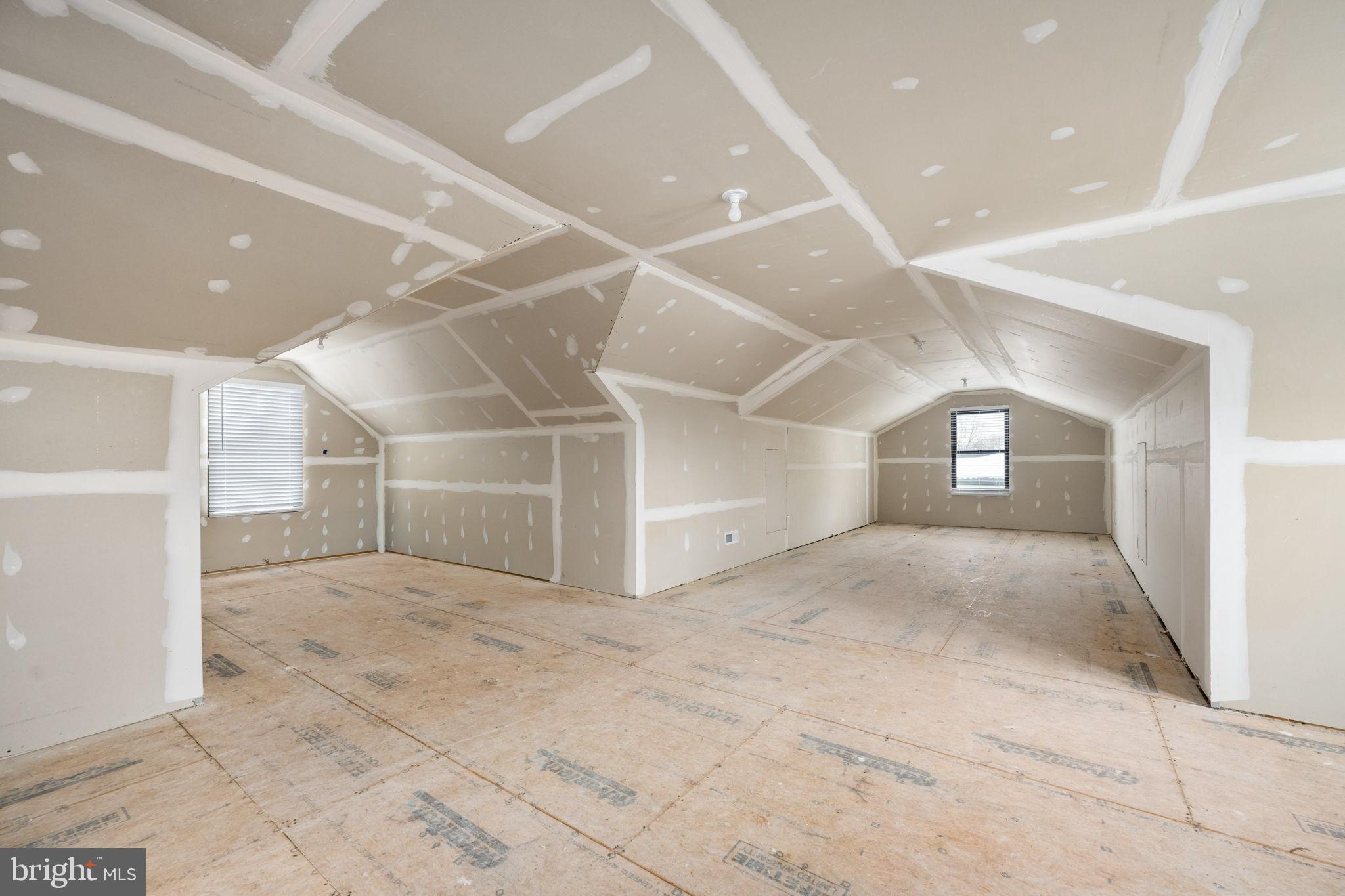 EAST VIENNA WOODS - Residential