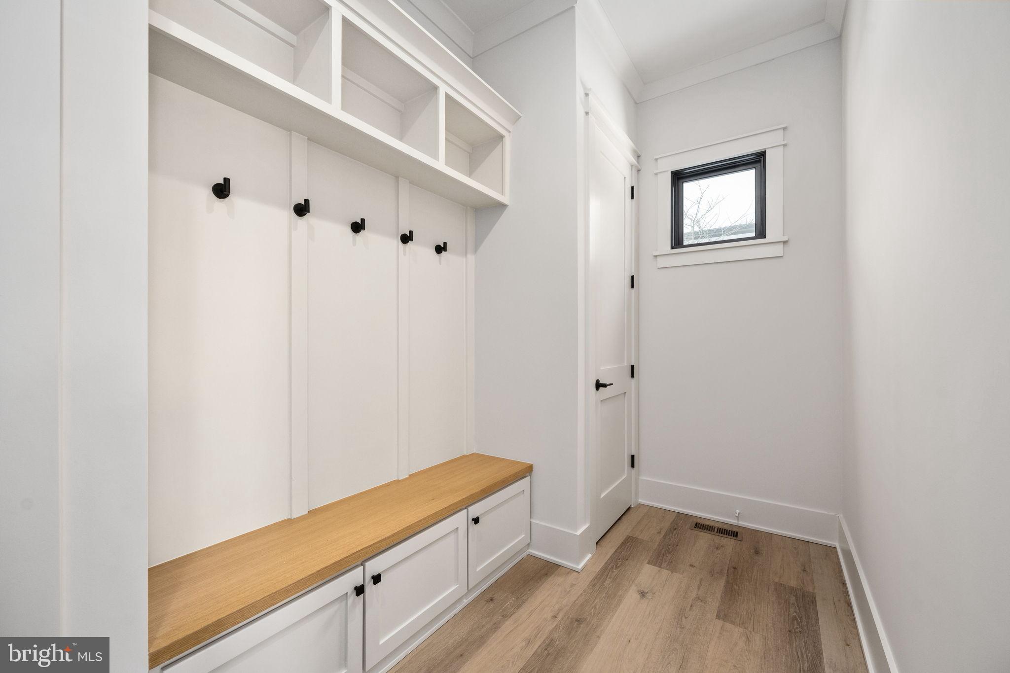 EAST VIENNA WOODS - Residential